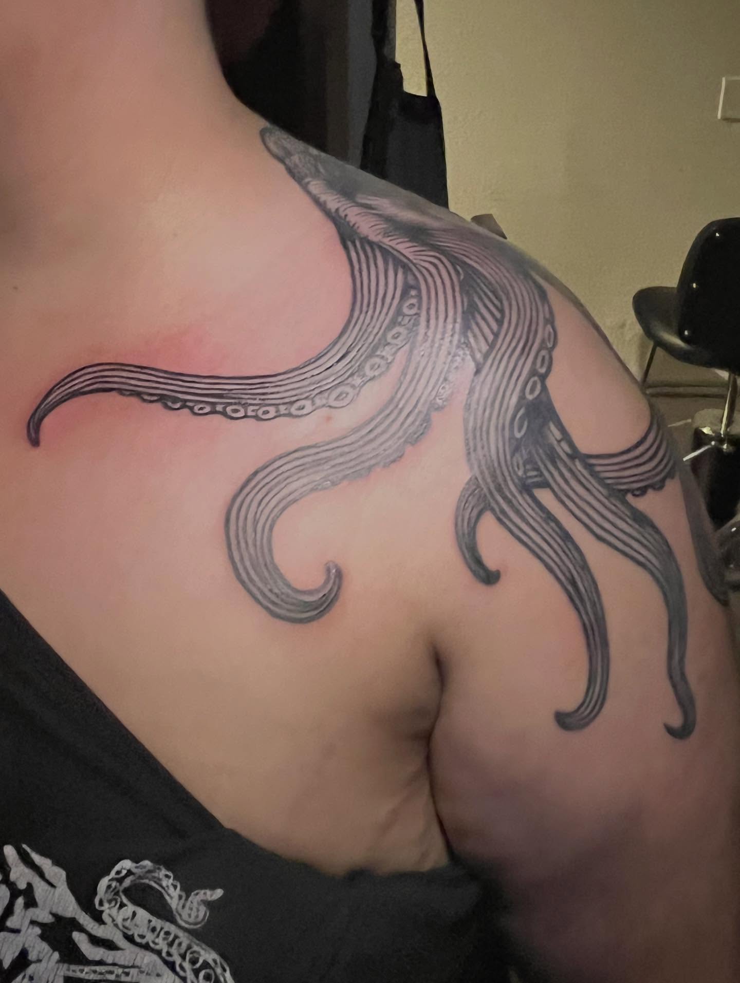 Octopus tentacles black and grey tattoo on the shoulder by Jason Middelton
