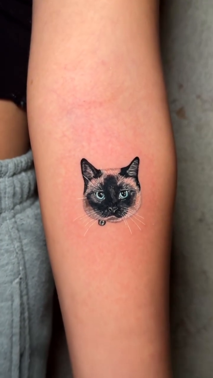 Tattoo by @mishelcastro_tattoo — realism, fine_line