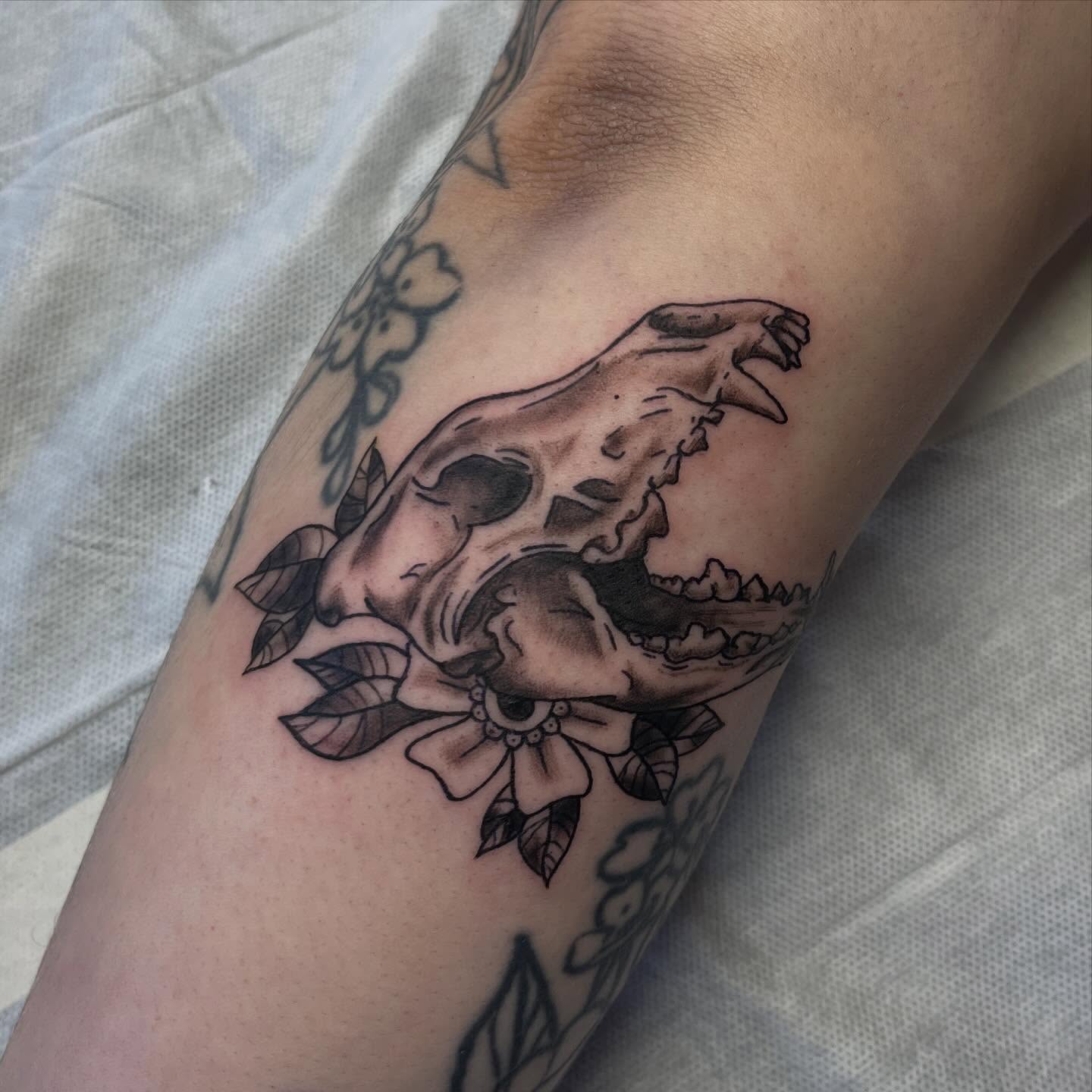 Tattoo by @sarahbellzebub — black_and_grey