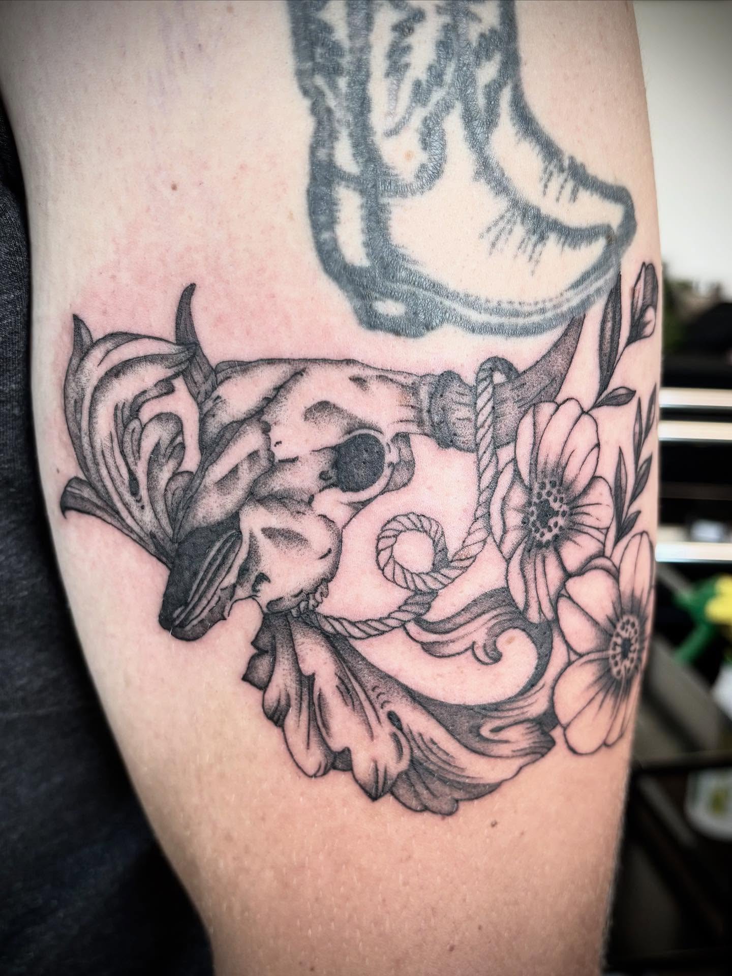 Tattoo by @persephoneink_ — black_and_grey