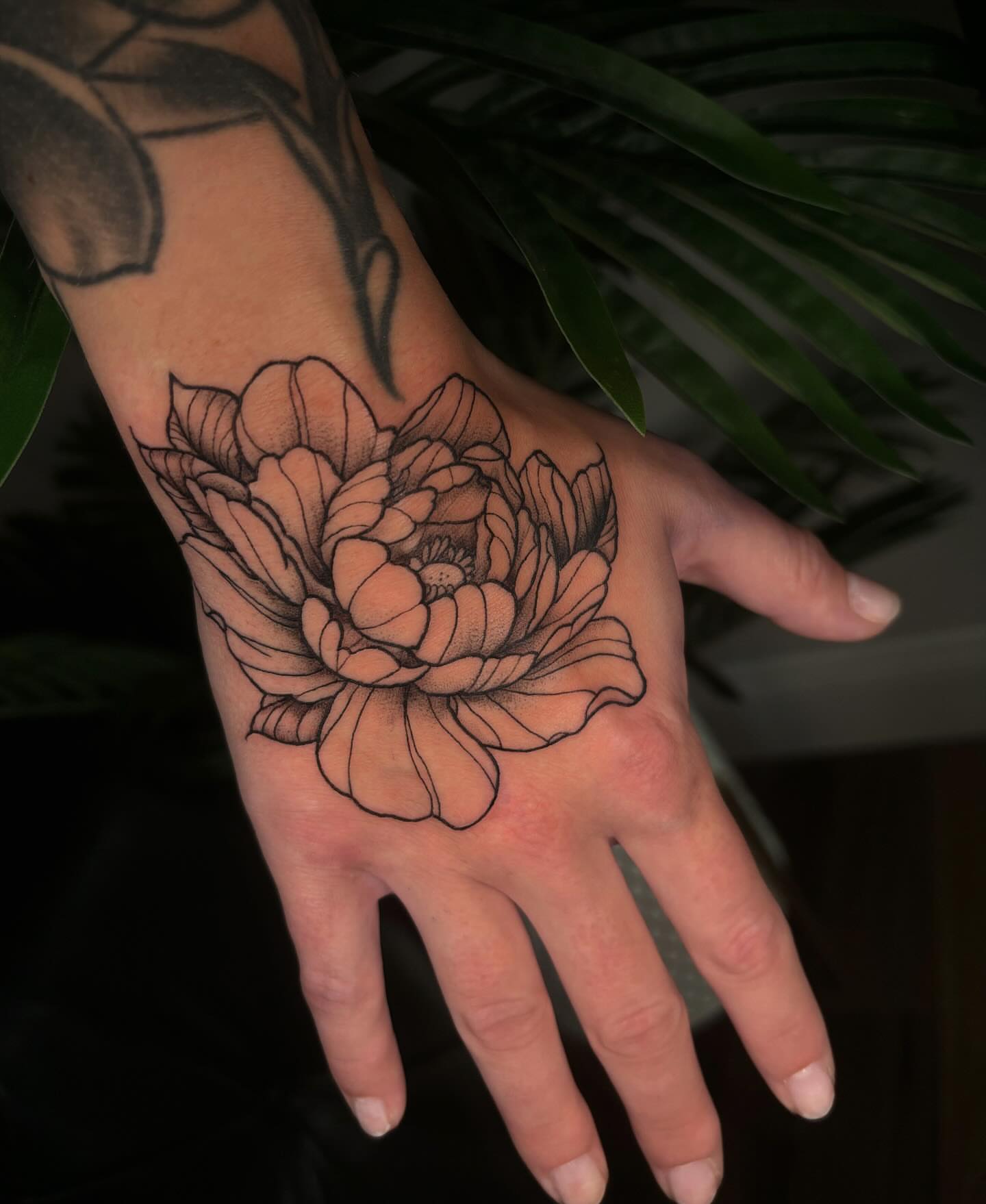 Lotus flower black and grey tattoo on the hand by ππ²π΅π π§ - π£πͺπ½π½πΈπΈ ππ»π½π²πΌπ½