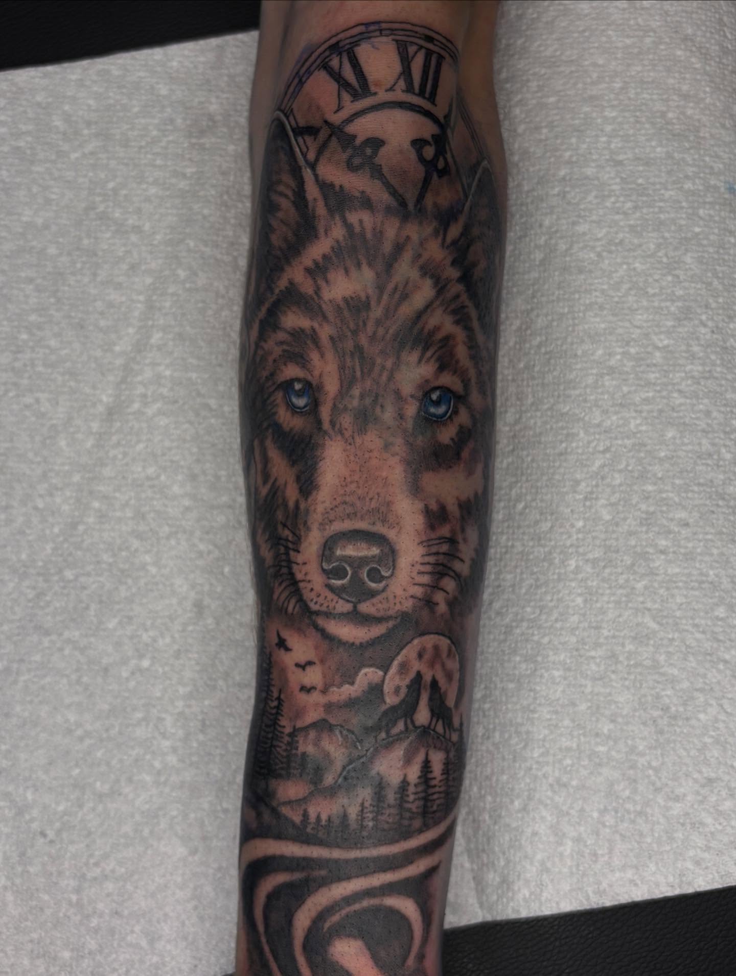 Wolf realism tattoo on the forearm by Evan Chastain