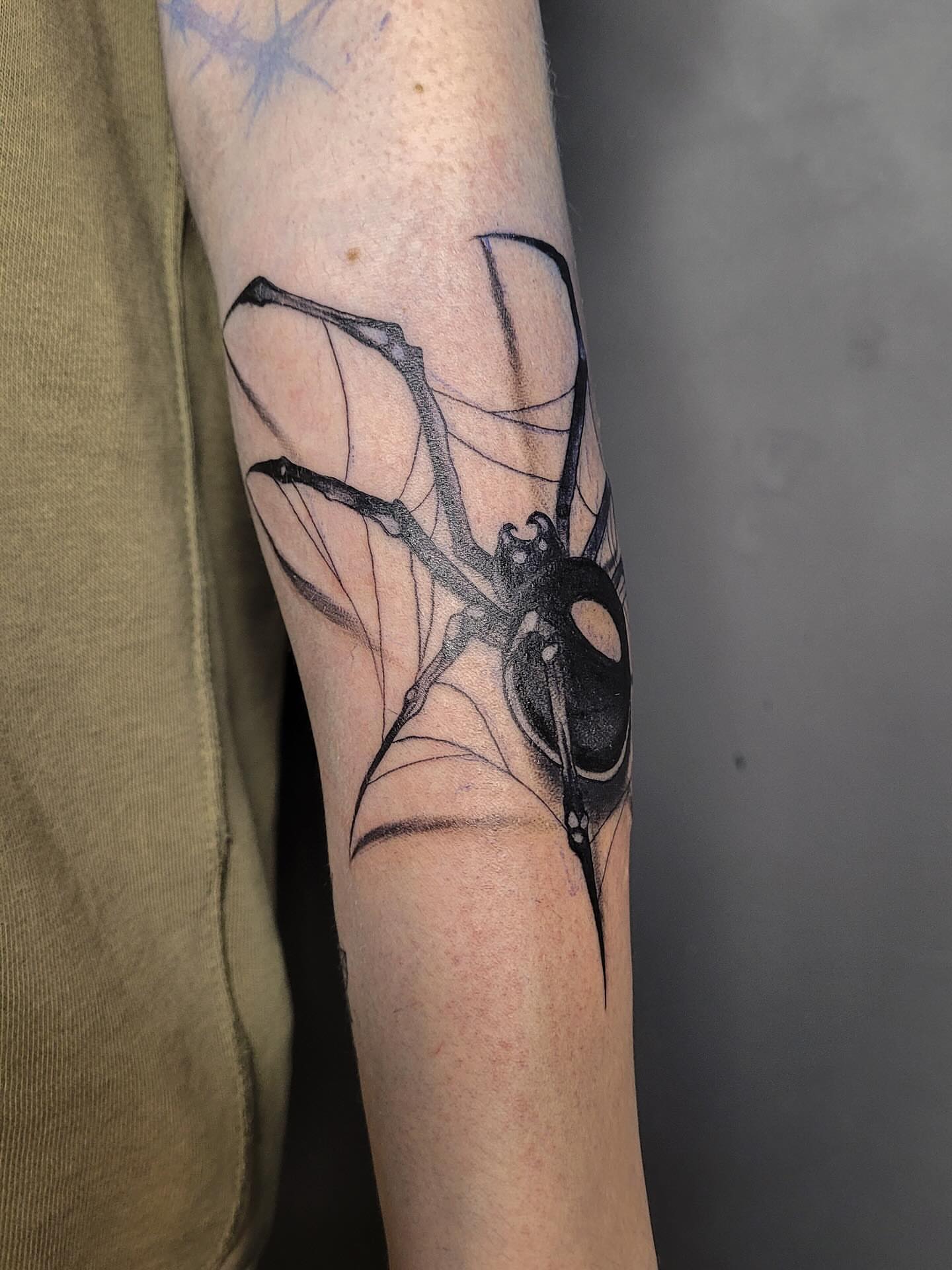 Spider realism tattoo on the forearm by Артем Летний