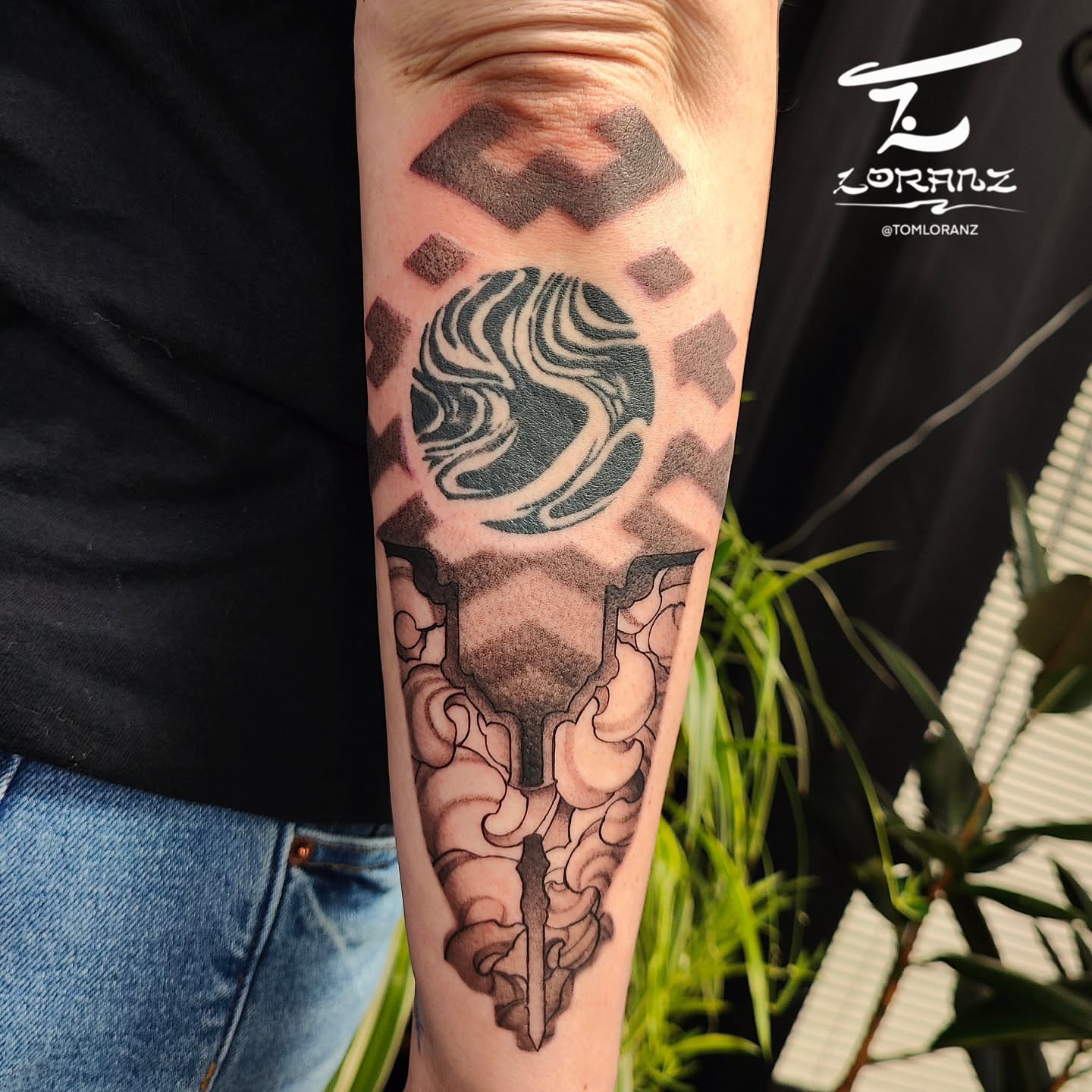 Abstract flame geometric tattoo on the forearm by Ｔｏｍ Ｌｏｒａｎｚ