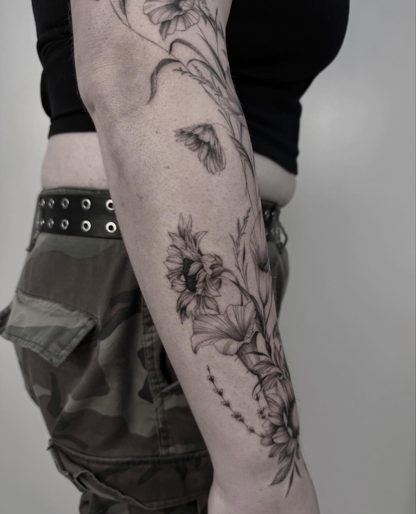 Tattoo by @hellishxtattoos โ black_and_grey, realism