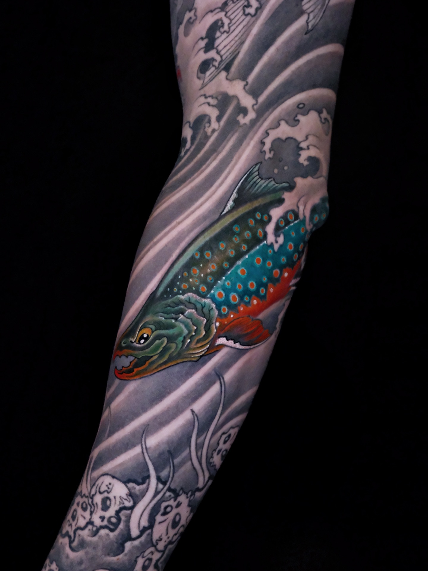 Fish japanese irezumi tattoo on the forearm by Scienz 九卦刺青
