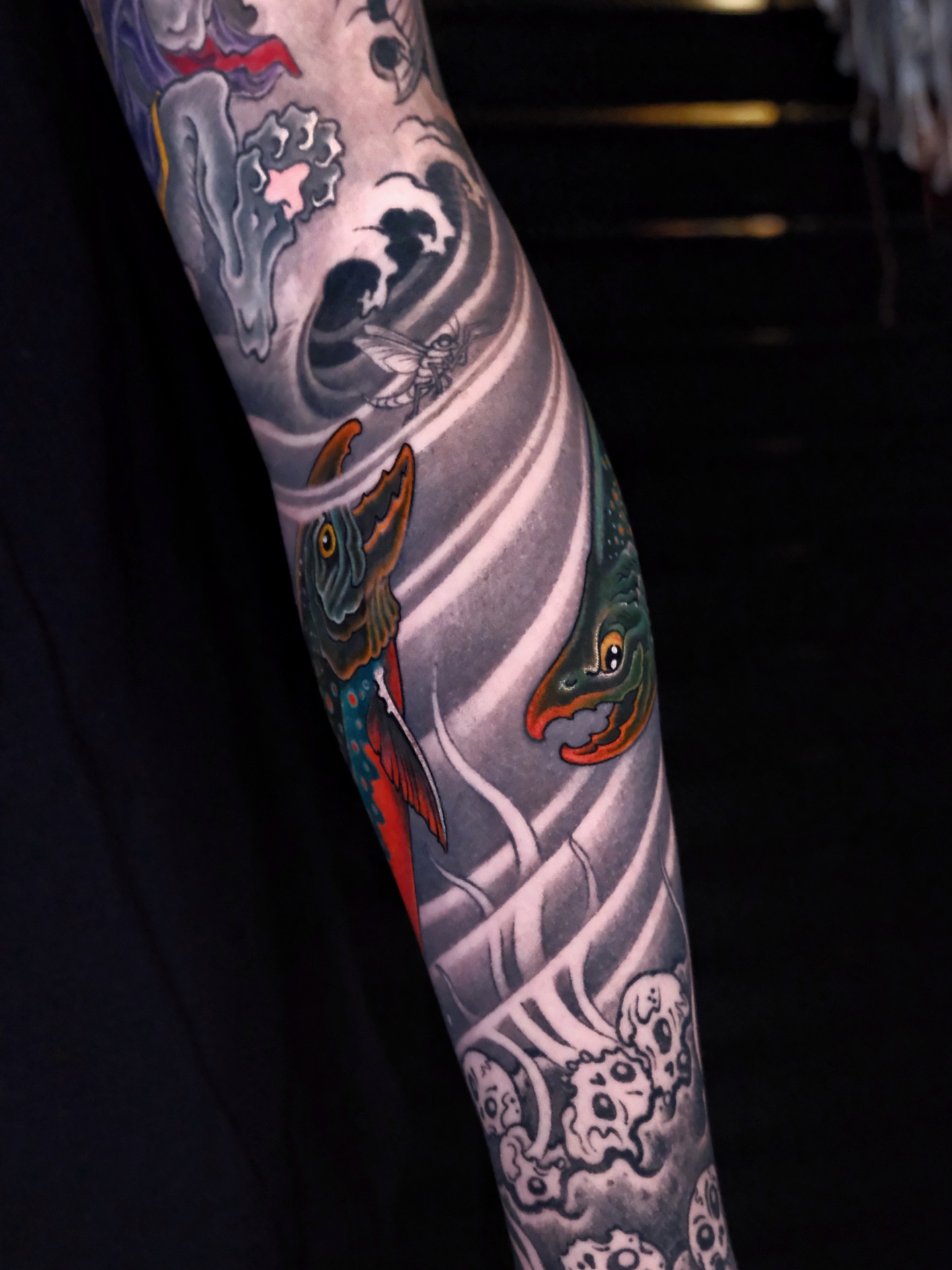 Fish and waves American traditional tattoo on the forearm by Scienz 九卦刺青