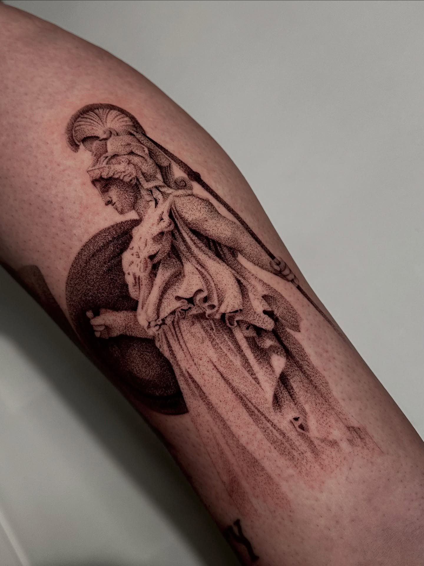 Statue of woman dotwork tattoo on the forearm by ᴰᴿᴬᴳᴼᴺ