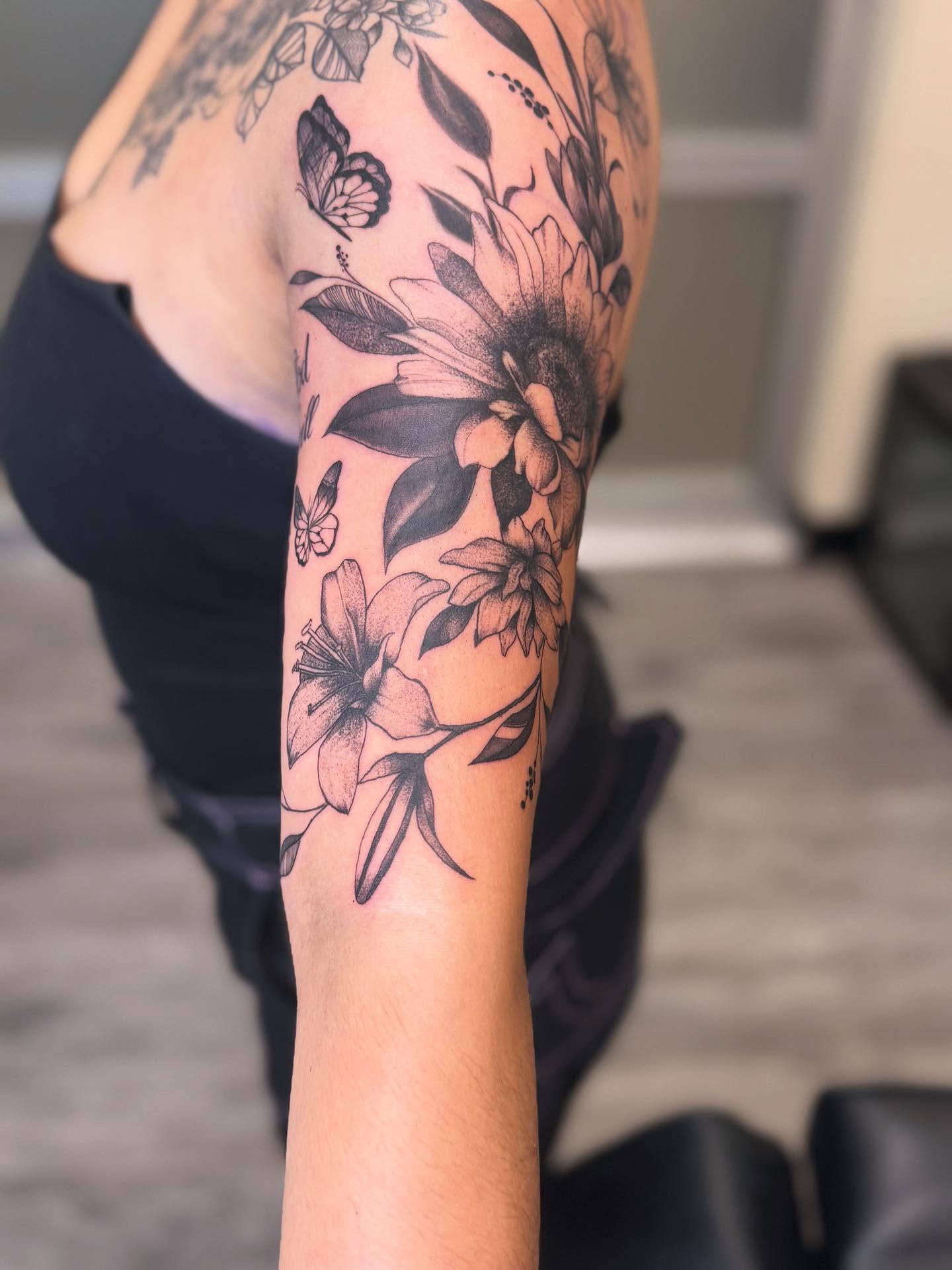 Floral arrangement black and grey tattoo on the forearm by Gladys L.