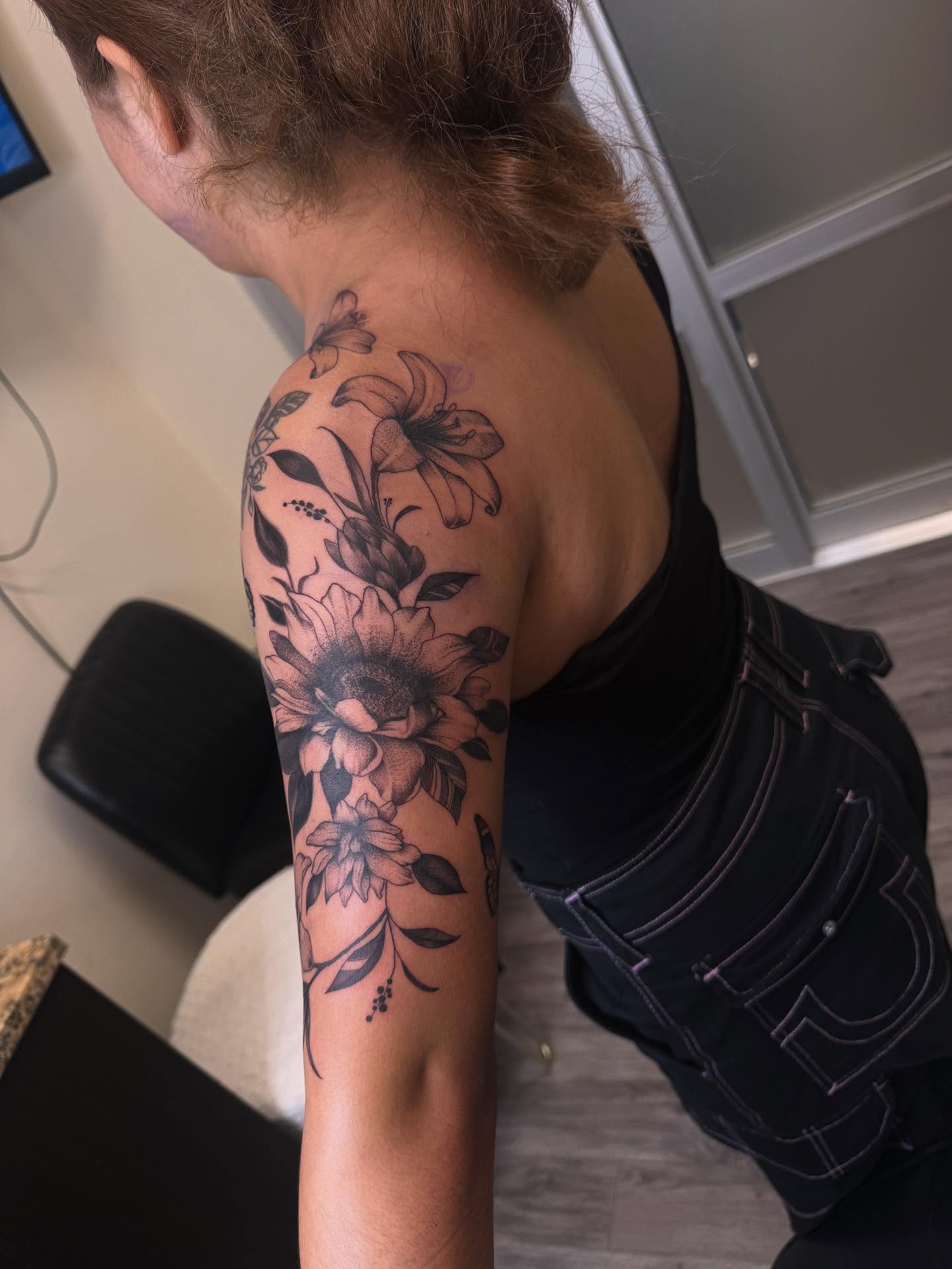 Tattoo by @gluhd_ink — black_and_grey