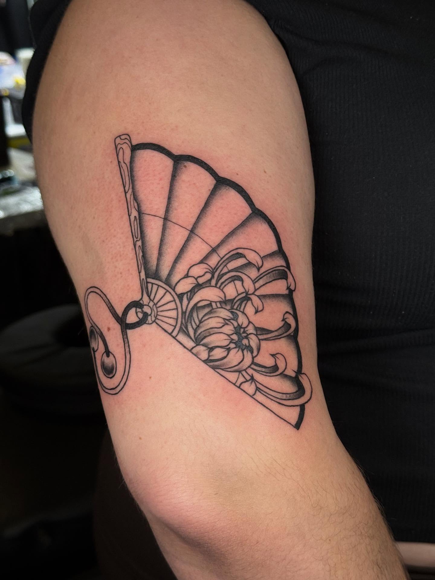Tattoo by @raeofsunshine.tts — black_and_grey