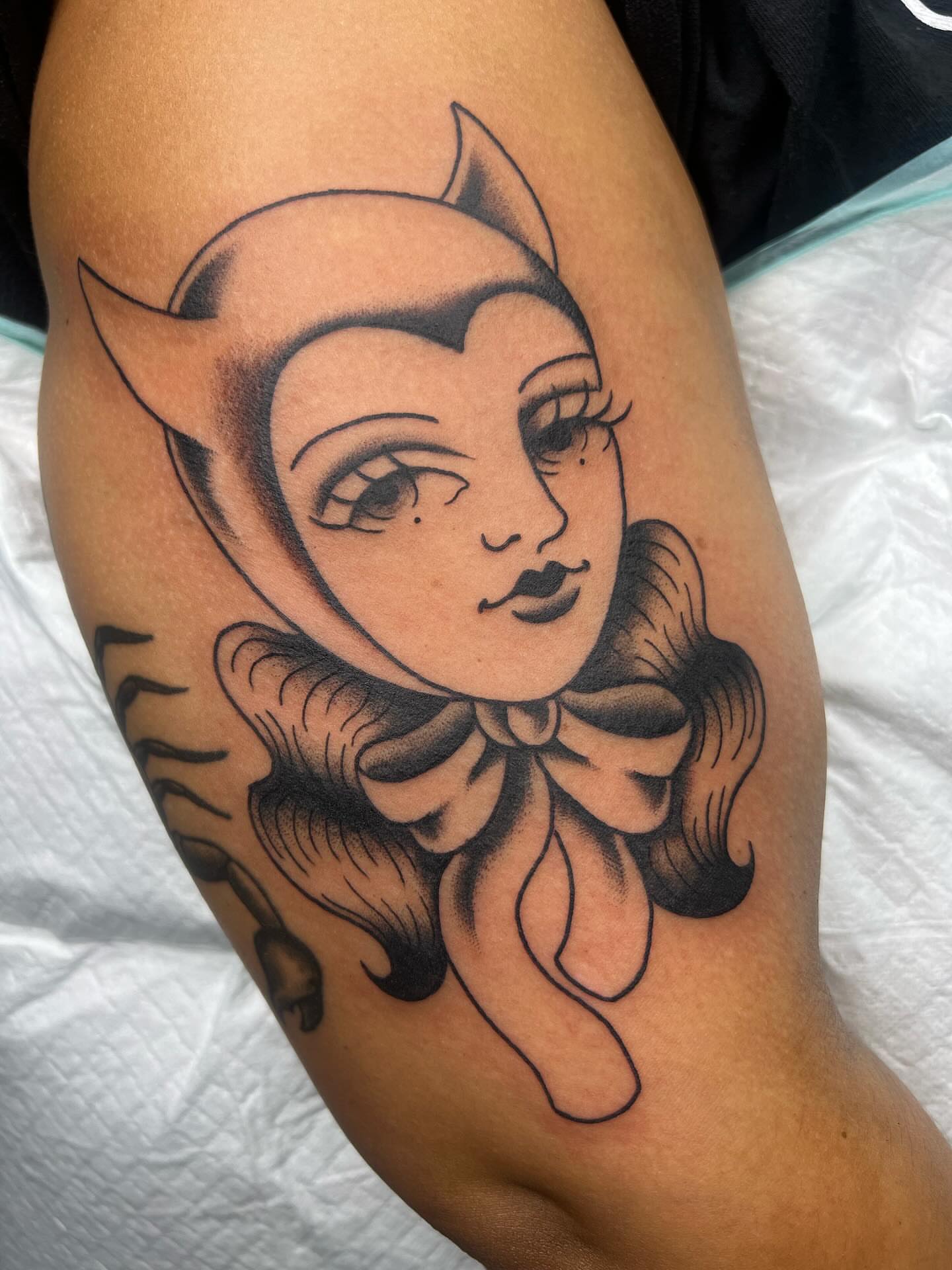 Tattoo by @hannahtattana — american_traditional