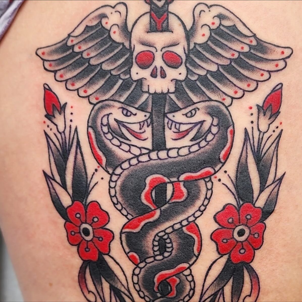 Snake and skull American traditional tattoo on the thigh by Vyvyn Lazonga
