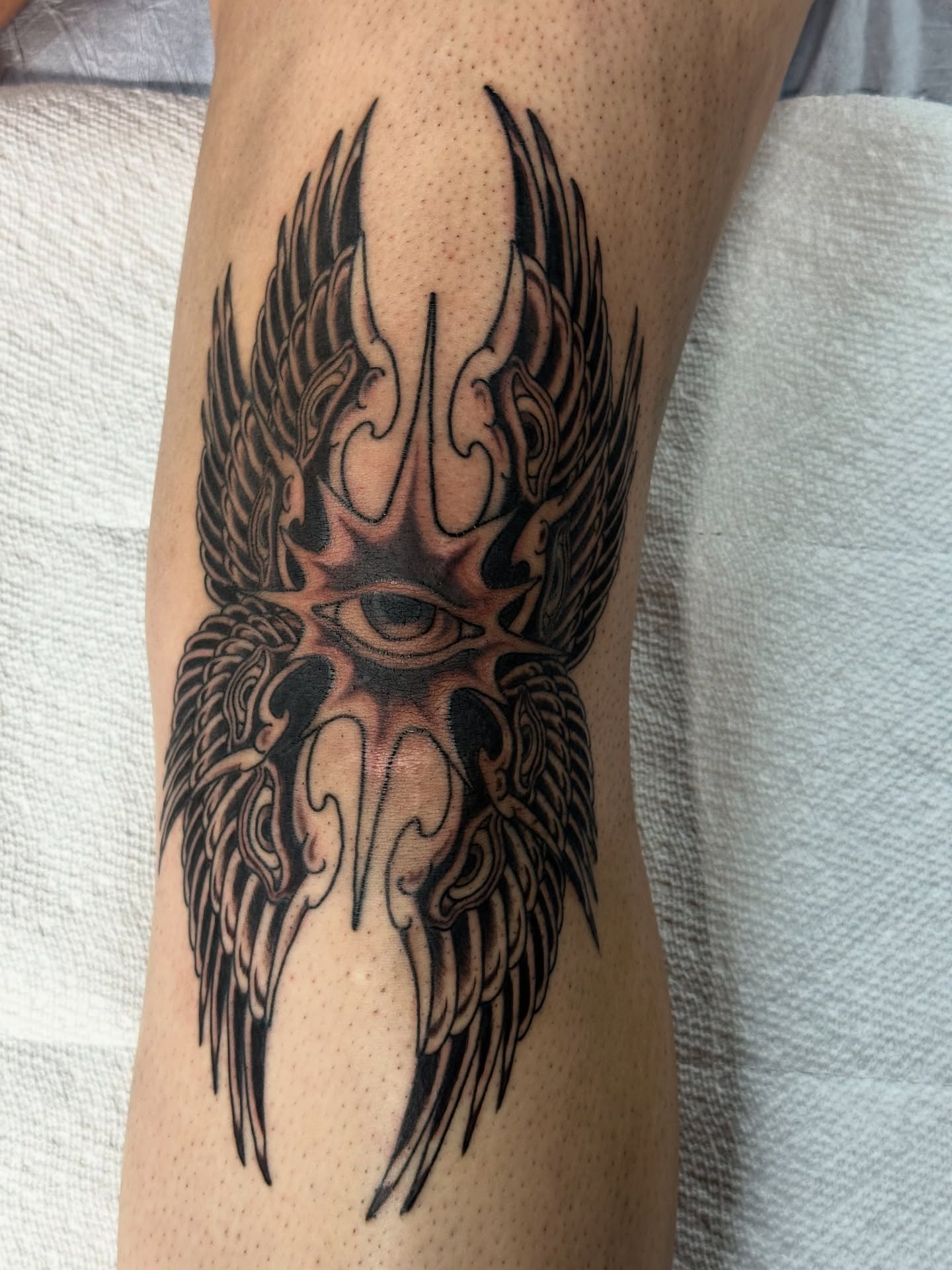 Wings and eye tribal tattoo on the forearm by 🕸🎚 𝑺𝑨𝑵𝑻𝑰 𝑺𝑬𝑽𝑬𝑵𝑺 🎚🕸🇫🇯