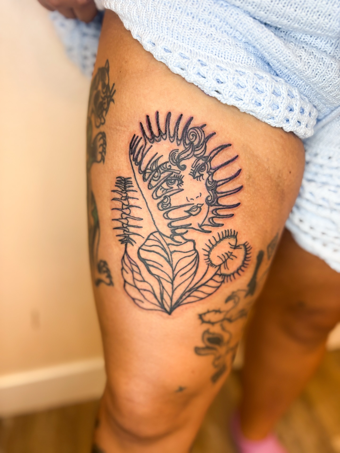 Tattoo by @waywardwildertattoos โ fine_line, black_and_grey