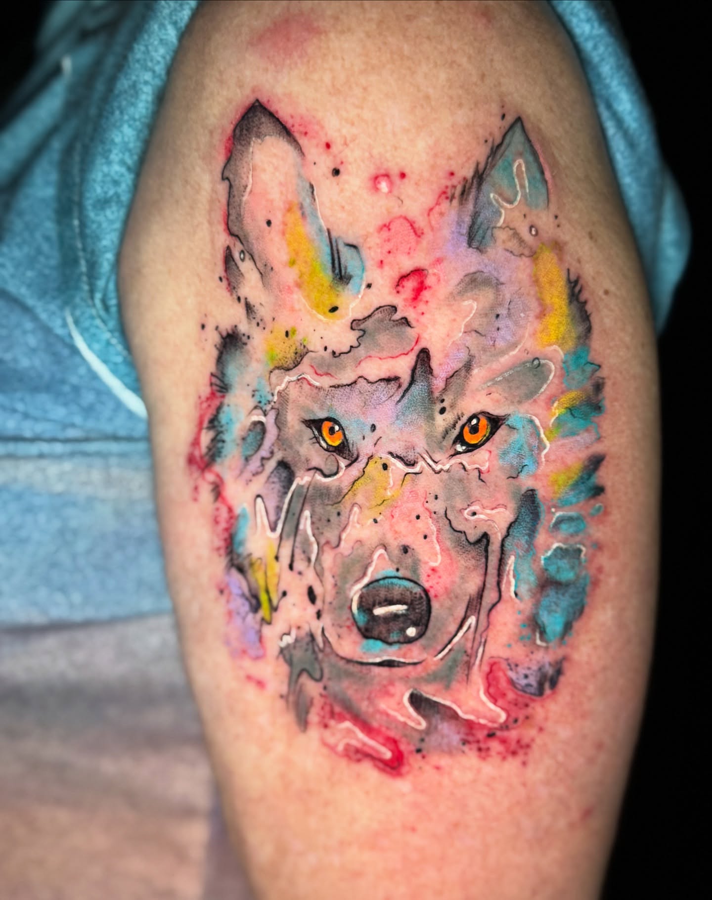 Wolf watercolor tattoo on the shoulder by Kevin A. Salinas ๐จ๐ด, Houston, Texas