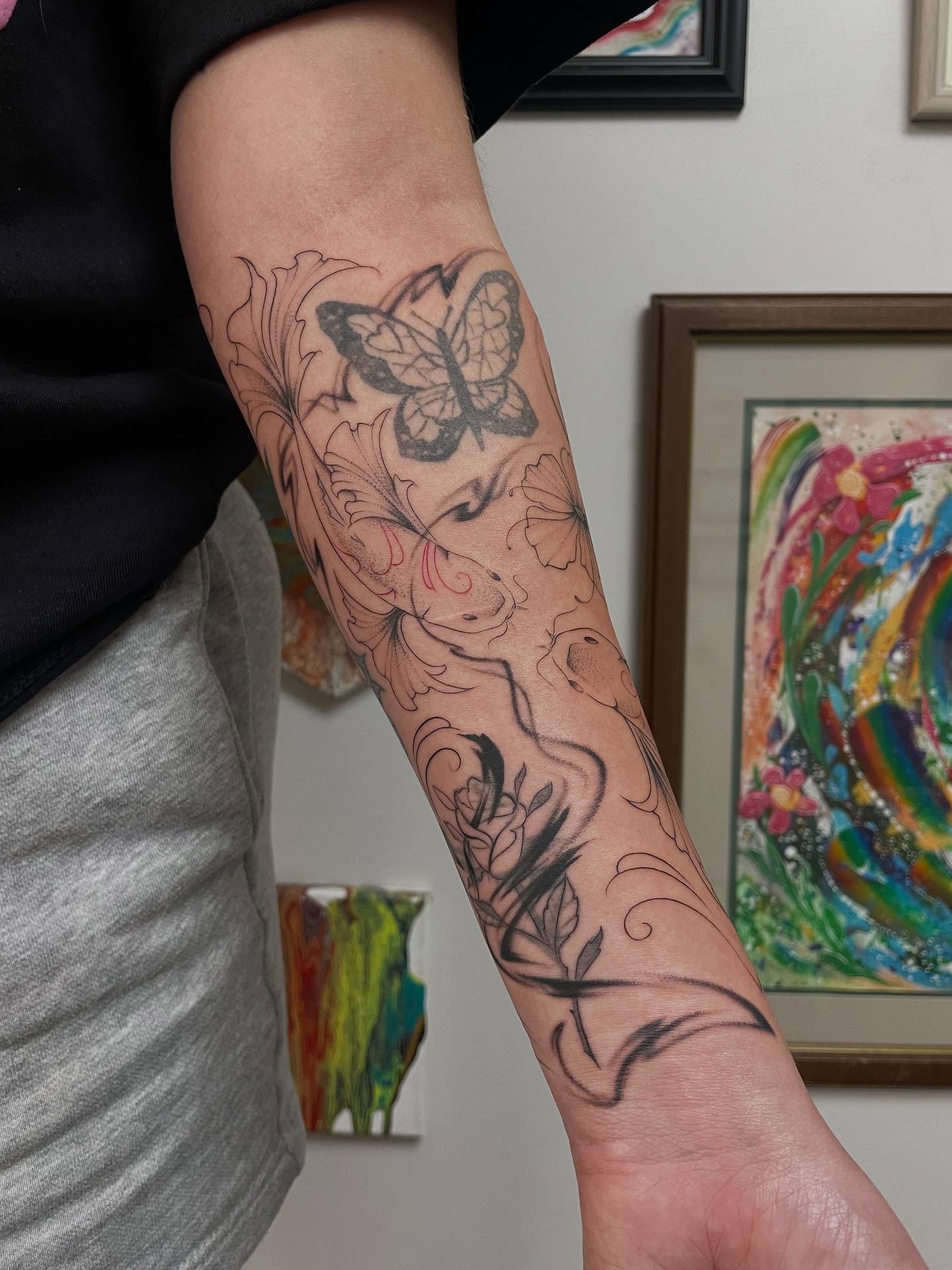Butterfly and floral black and grey tattoo on the forearm by Marjeline González🌈🌞