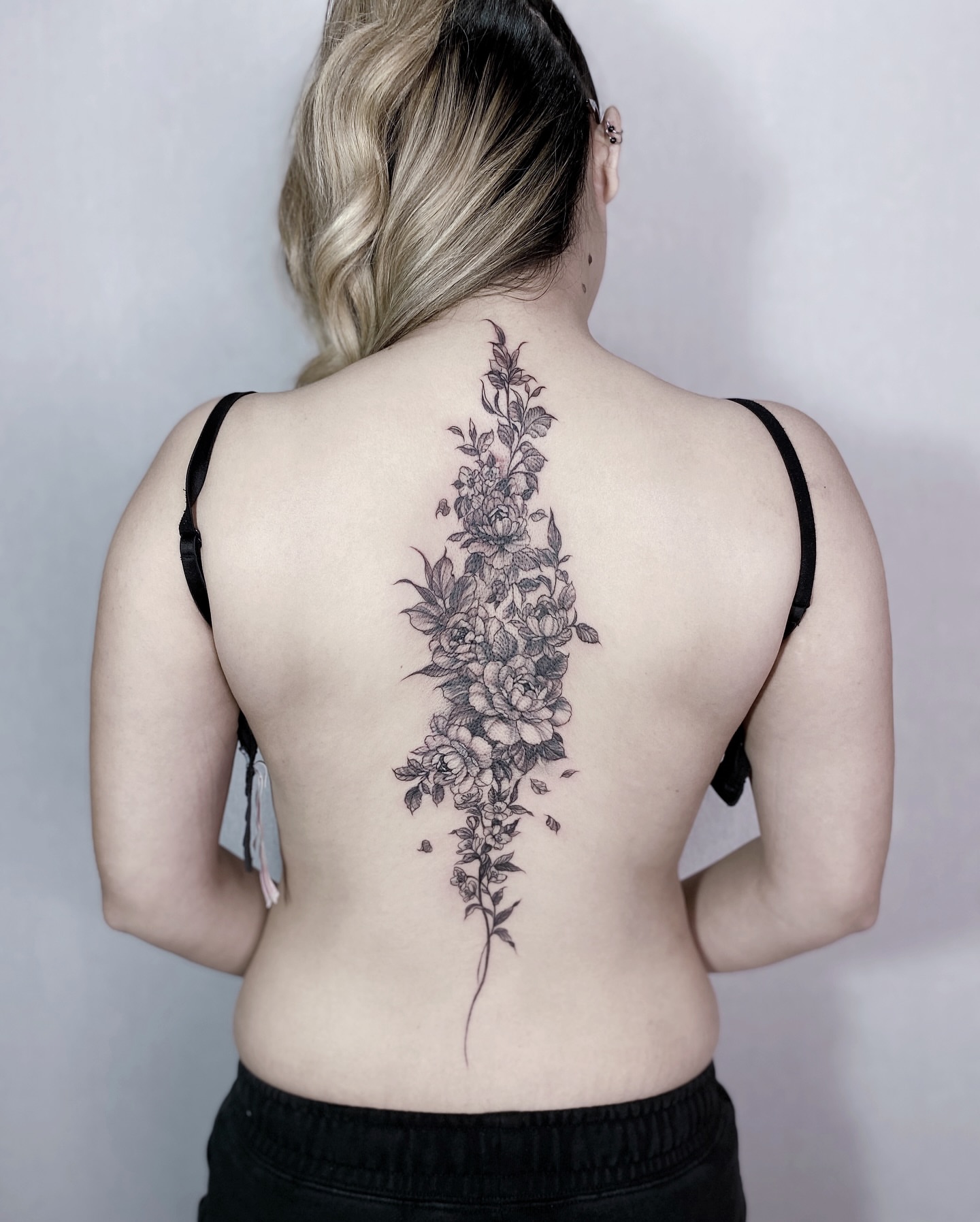 Floral arrangement black and grey tattoo on the back by Jiang_Tattooer