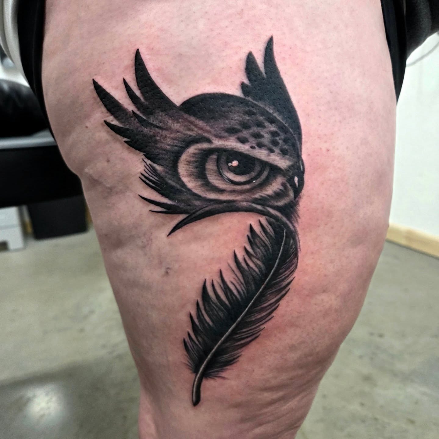 Owl realism tattoo on the thigh by Ashley