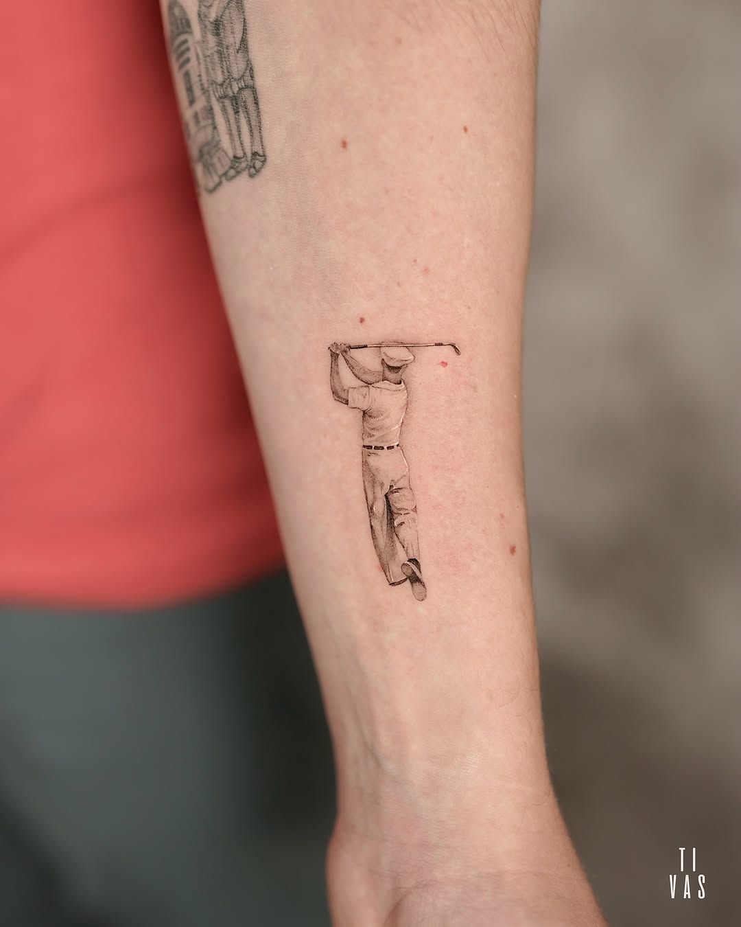 Golfer swinging club minimalist tattoo on the forearm by Tivas │ Tattoo Artist
