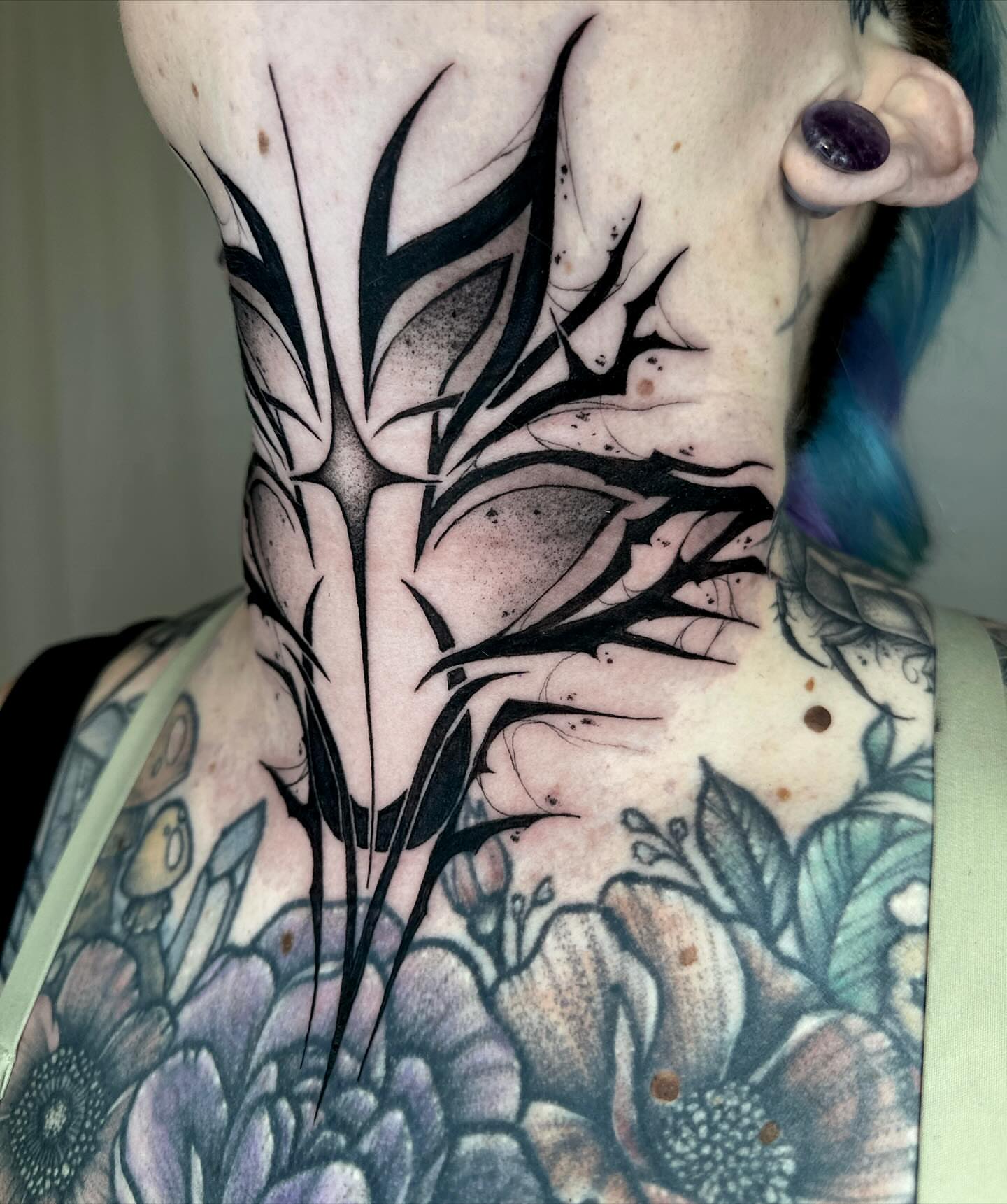 Feather black and grey tattoo on the neck by ᴇʟɪᴢᴀ ɢᴏɴᴢᴀʟᴇᴢ