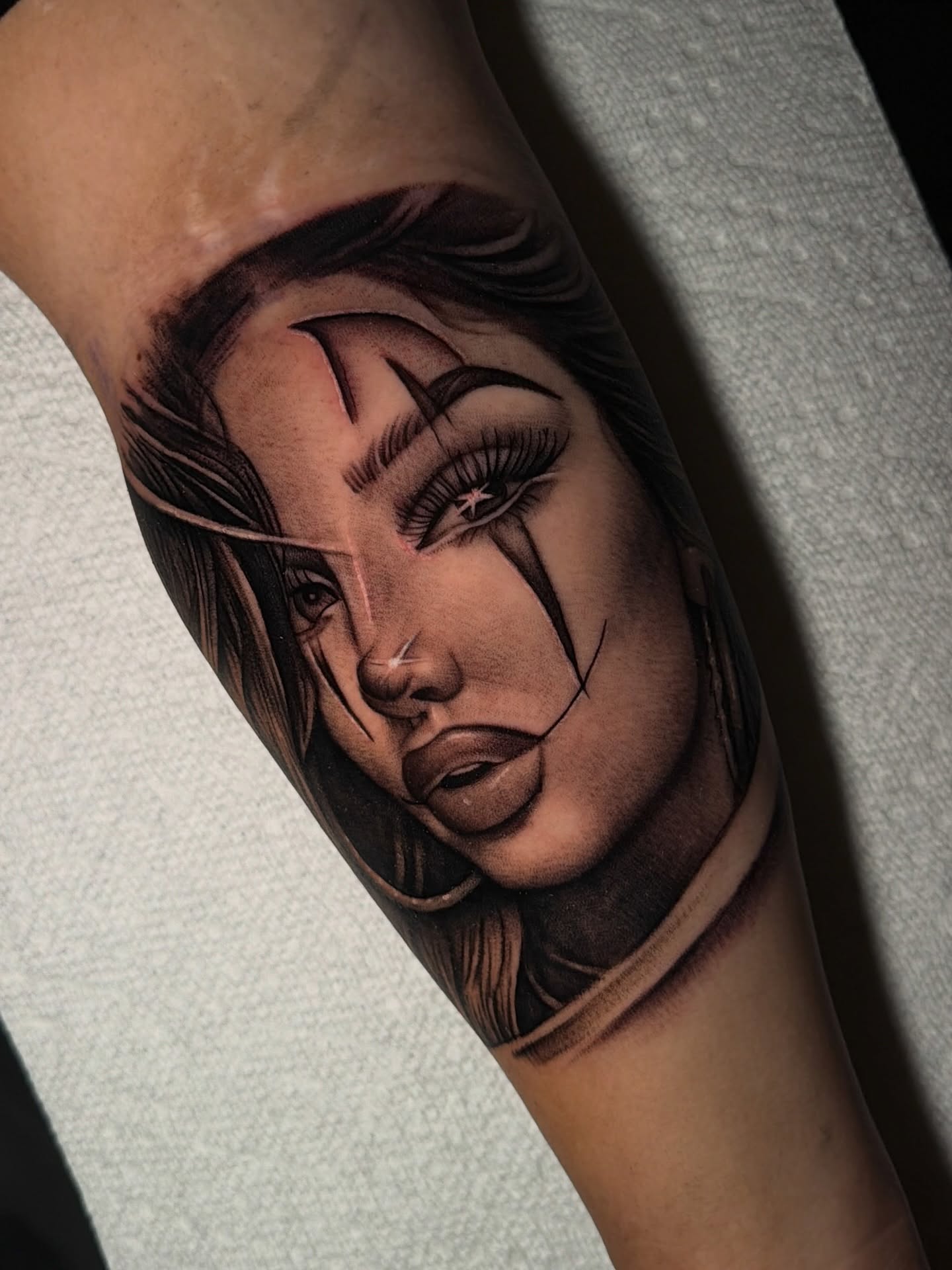 Woman's face realism tattoo on the forearm by ๐ธ๐๐๐.๐ฎ๐, Los Angeles, California