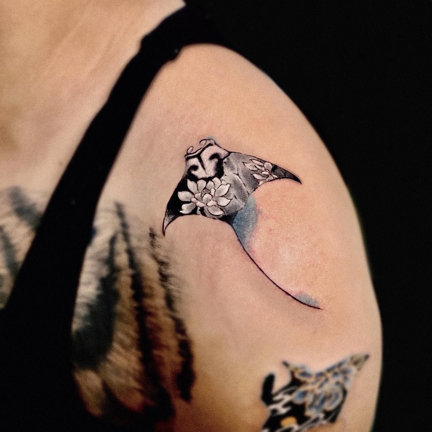 Tattoo by @dyun_tat2 — black_and_grey