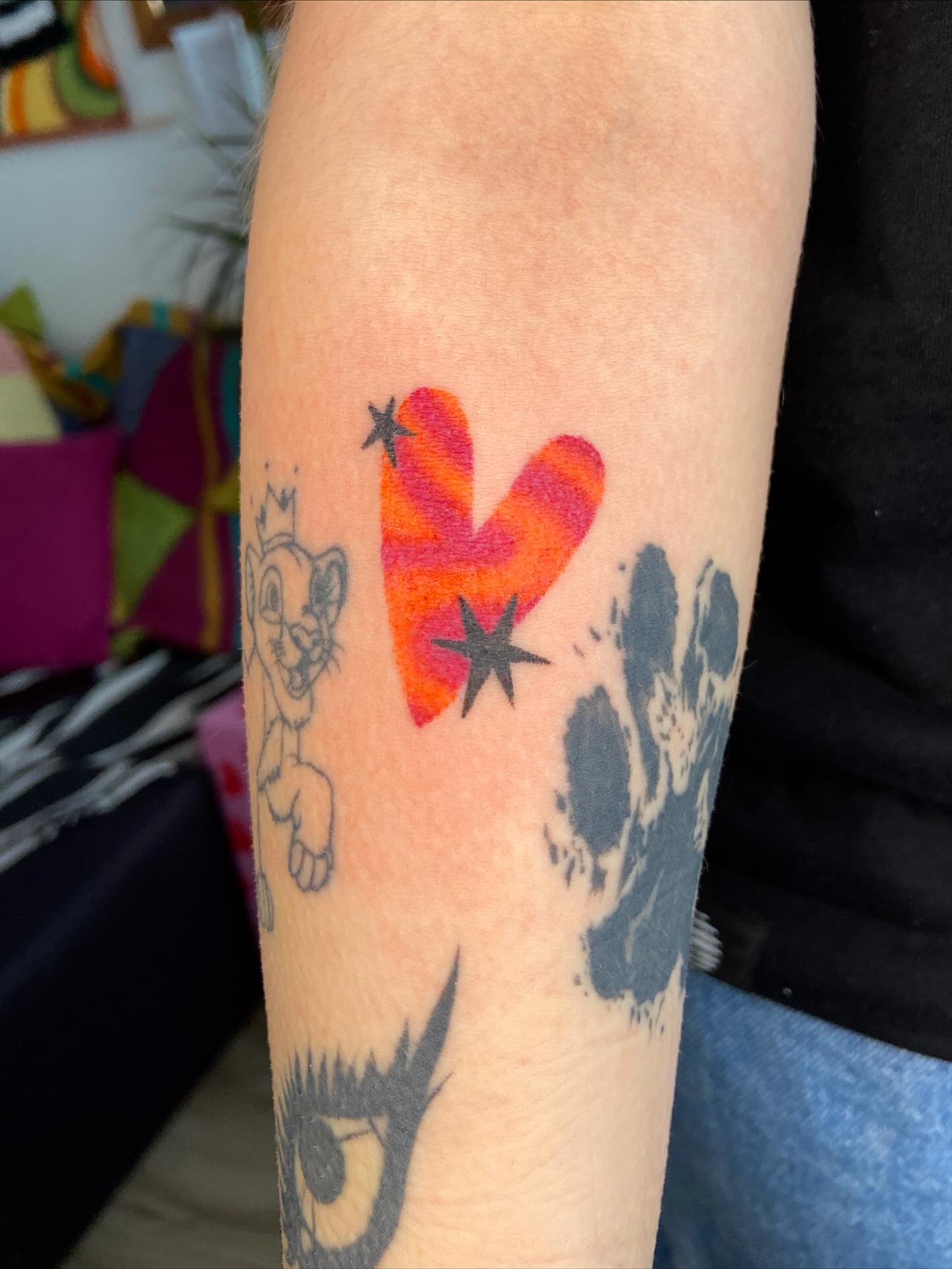 Heart new school tattoo on the forearm by Kasia ✨jedyny taki handpoke w katowicach✨