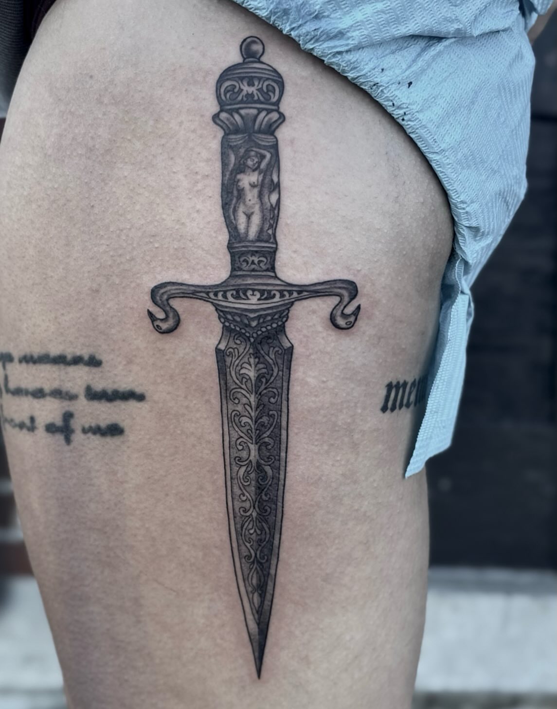 Sword black and grey tattoo on the thigh by @carissaetattoos
