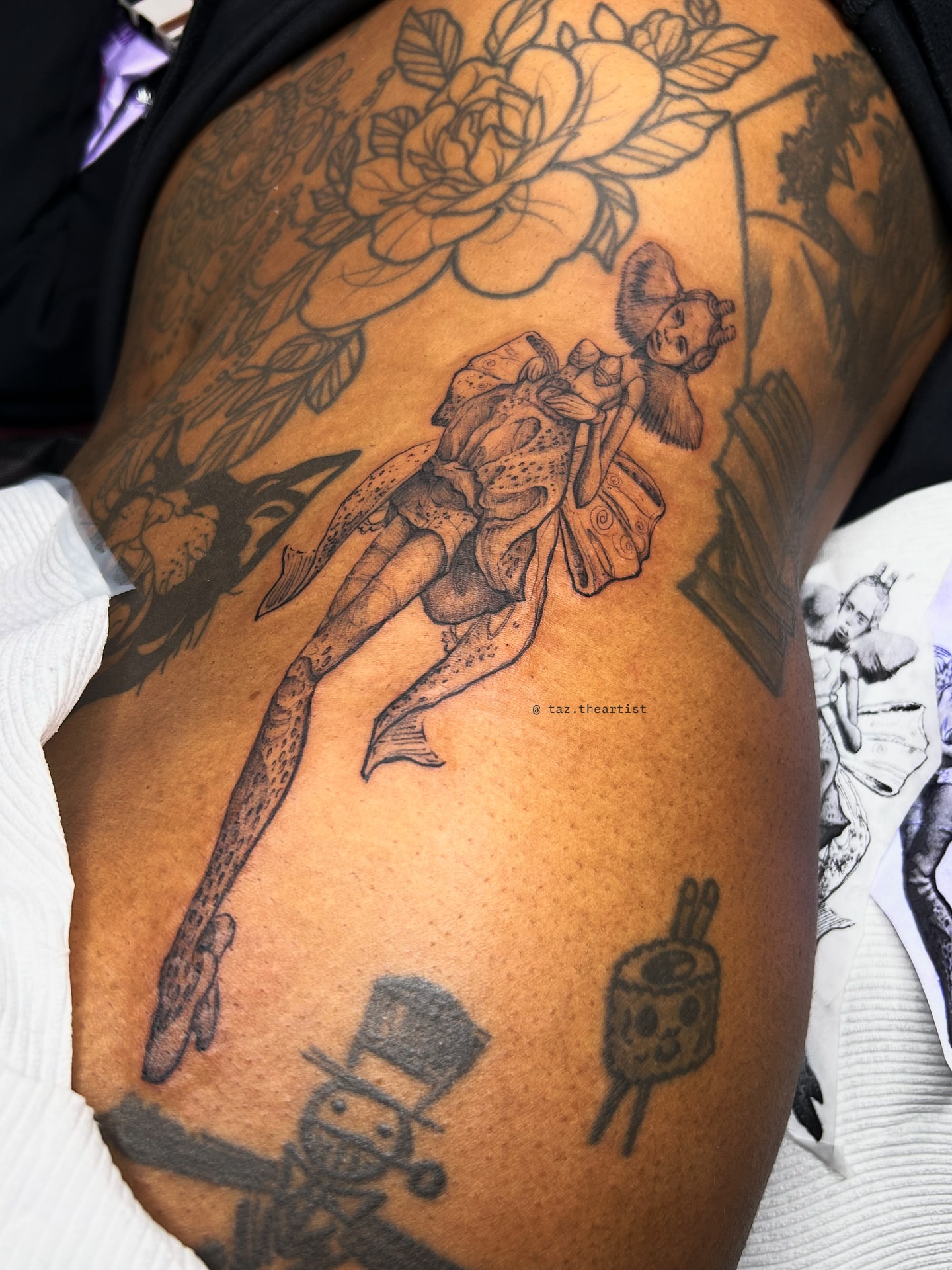 Mermaid black and grey tattoo on the thigh by 𝖙𝖆𝖟 🫧✮♡ₐₜₗ ₙᵧʗ