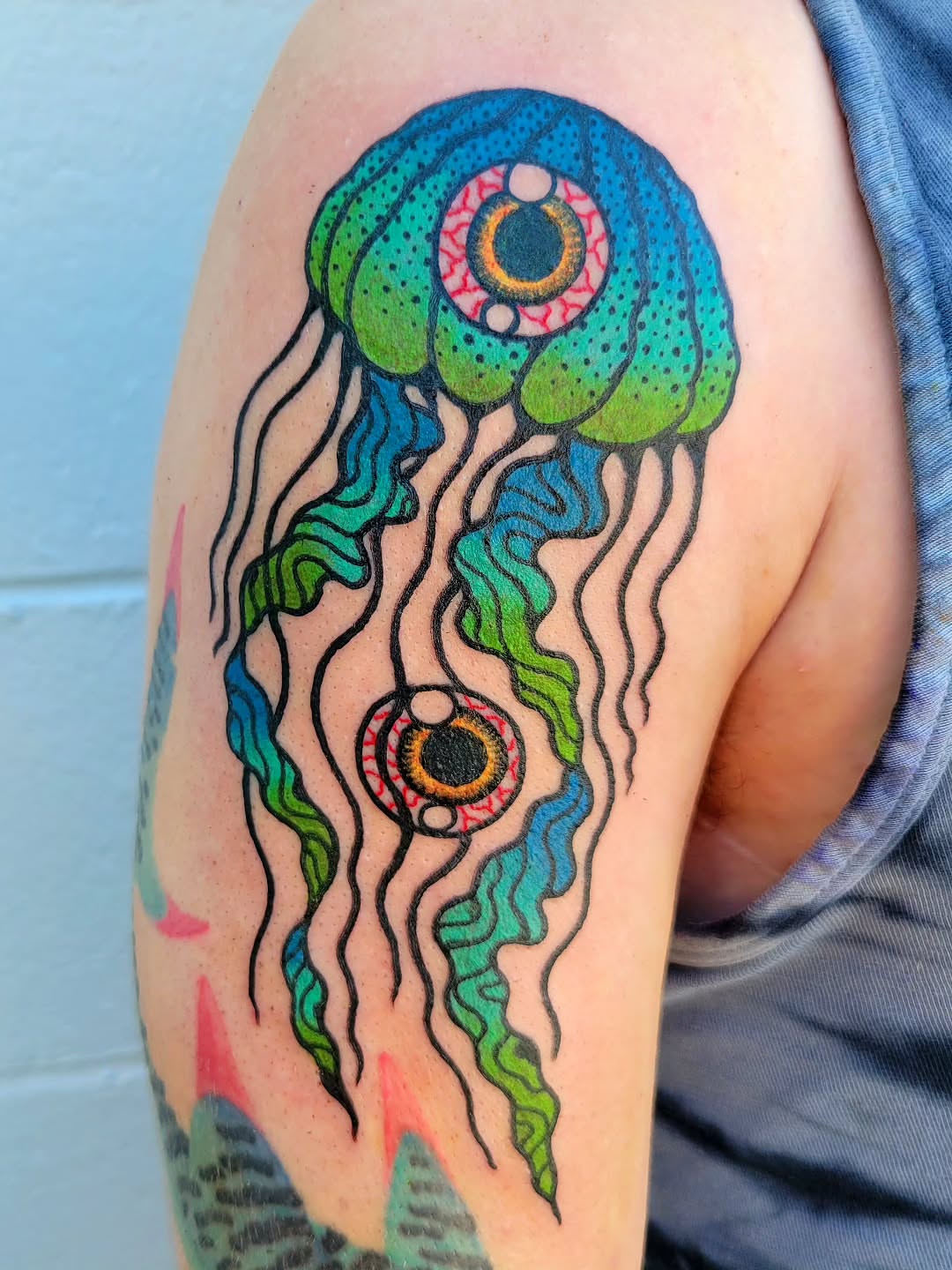 Jellyfish dotwork tattoo on the upper arm by Cat Wong意藝