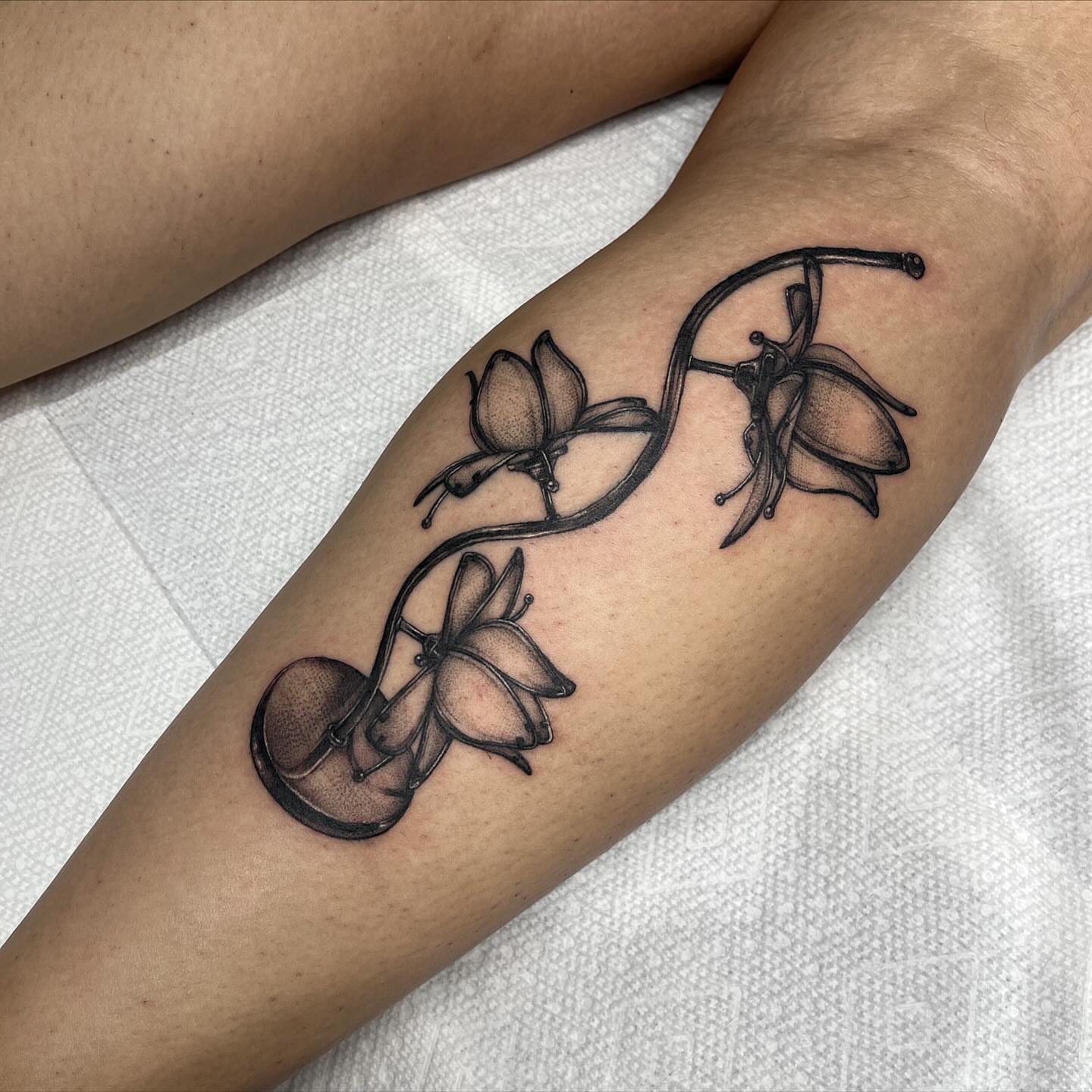Tattoo by @aurtattoos — dotwork