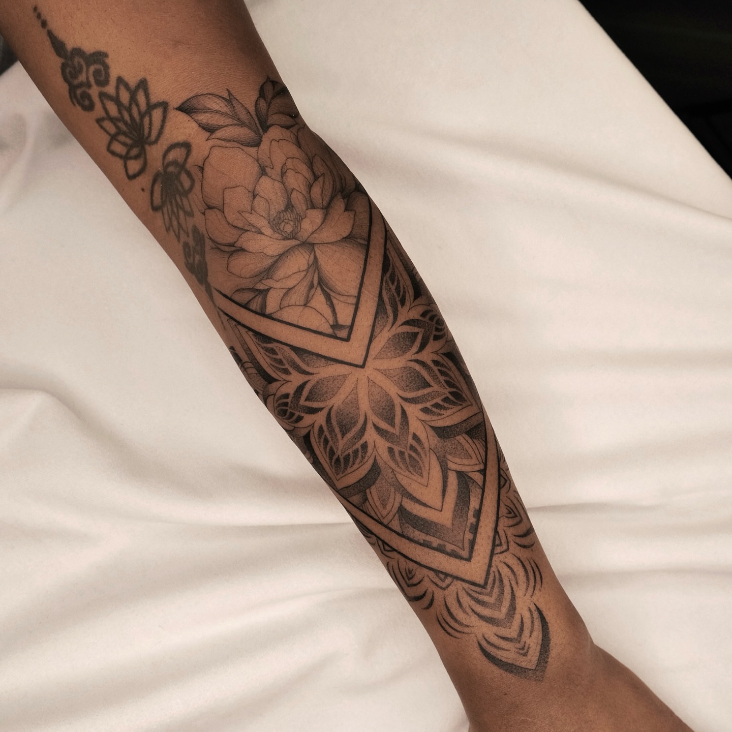 Tattoo by @houstontattooartist_miketran — black_and_grey, geometric