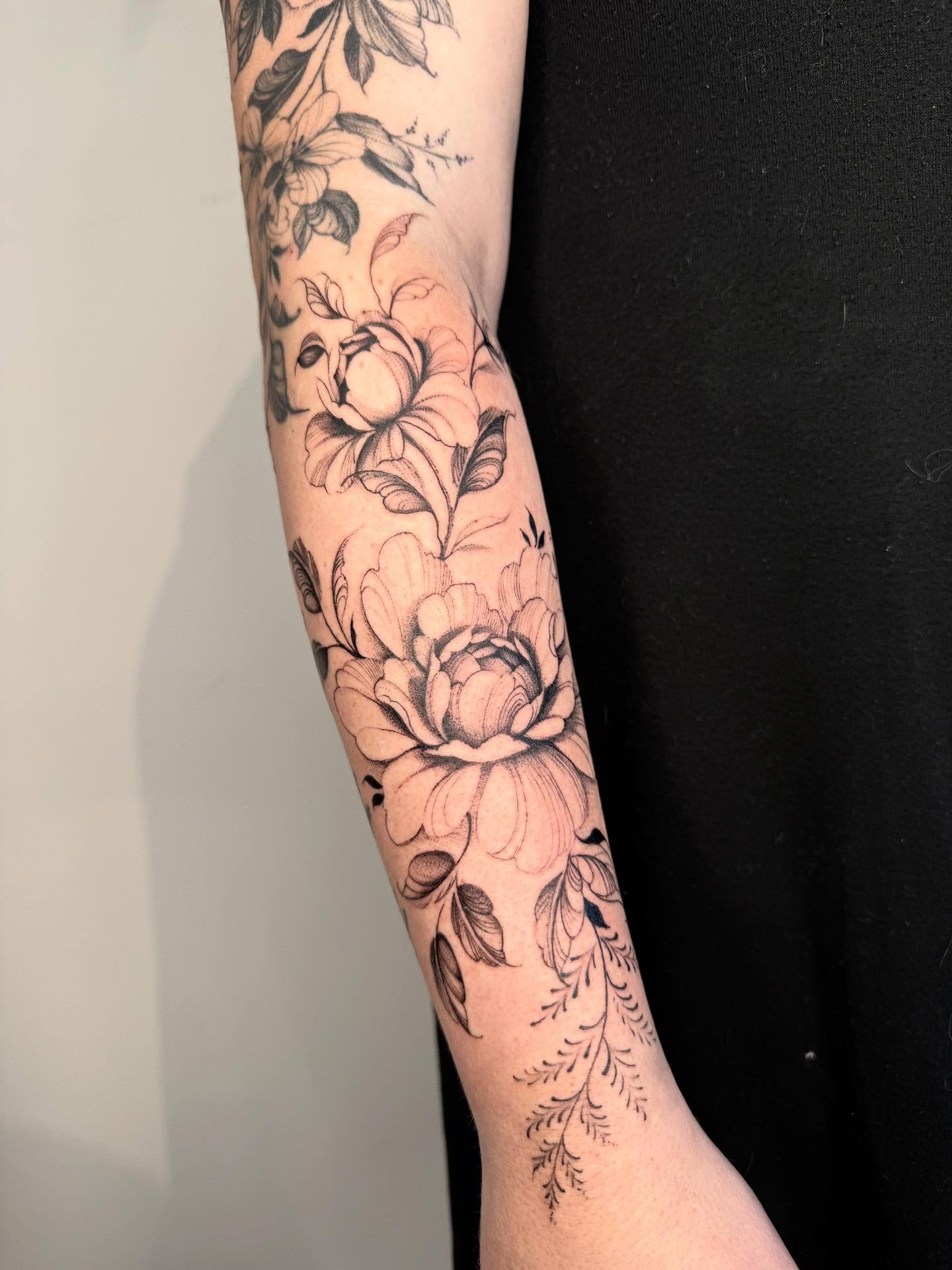 Tattoo by @slaubcreation — black_and_grey