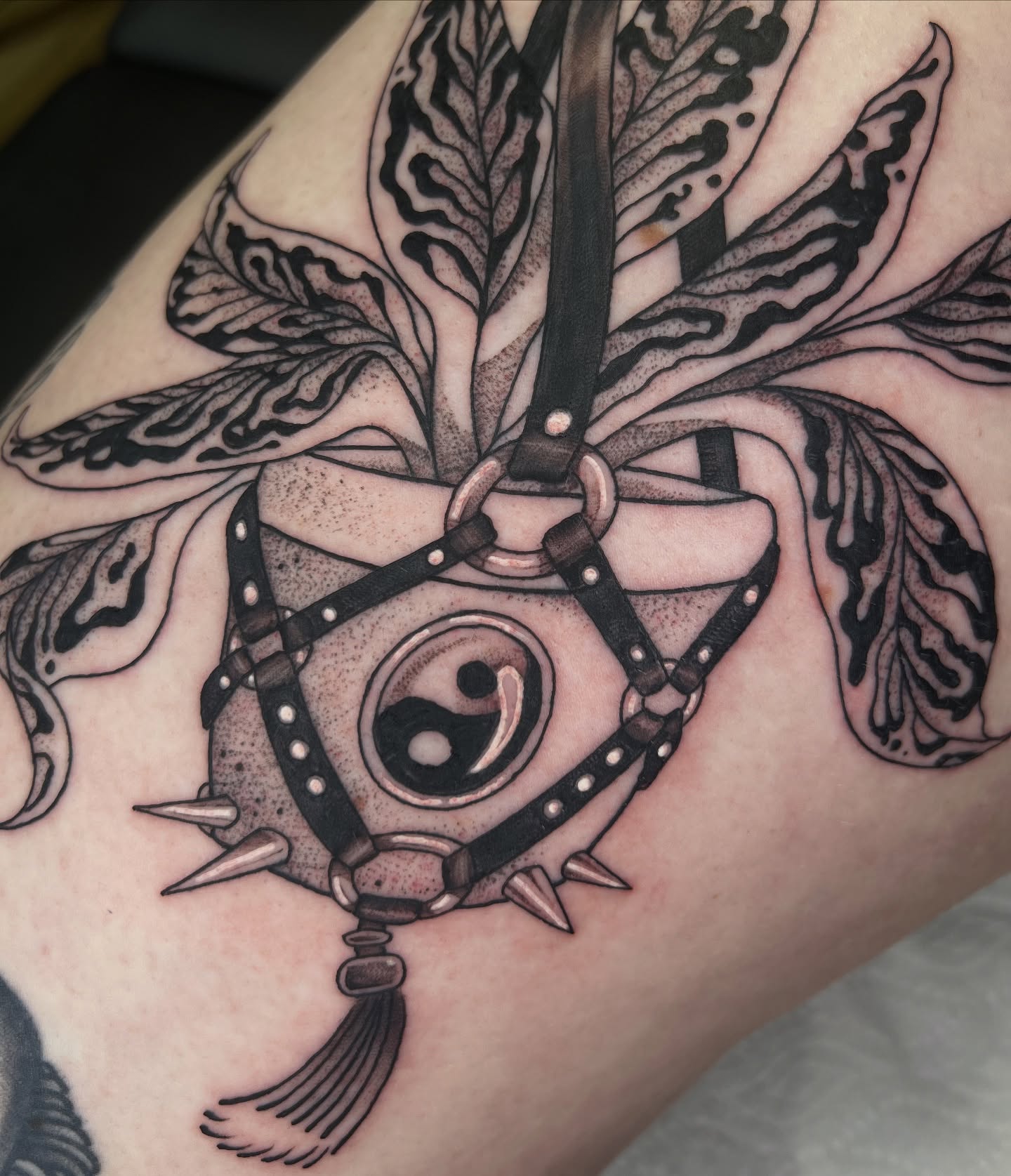 Yin-yang symbol geometric tattoo on the forearm by 𝔓𝔢𝔞𝔠𝔥𝔶 𝔄𝔫𝔰𝔩𝔢𝔶