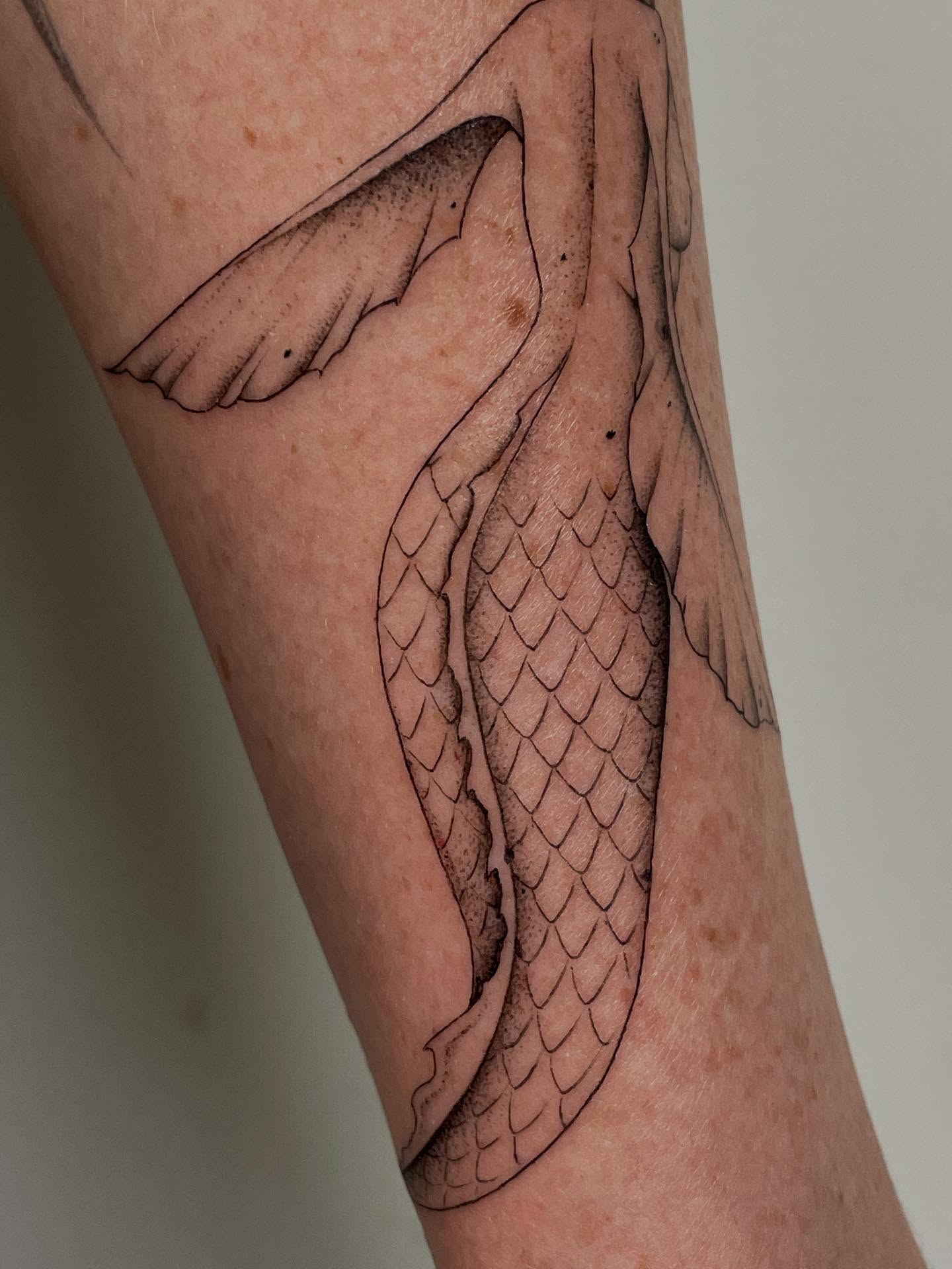 Mermaid tail black and grey tattoo on the forearm by Marjeline González🌈🌞