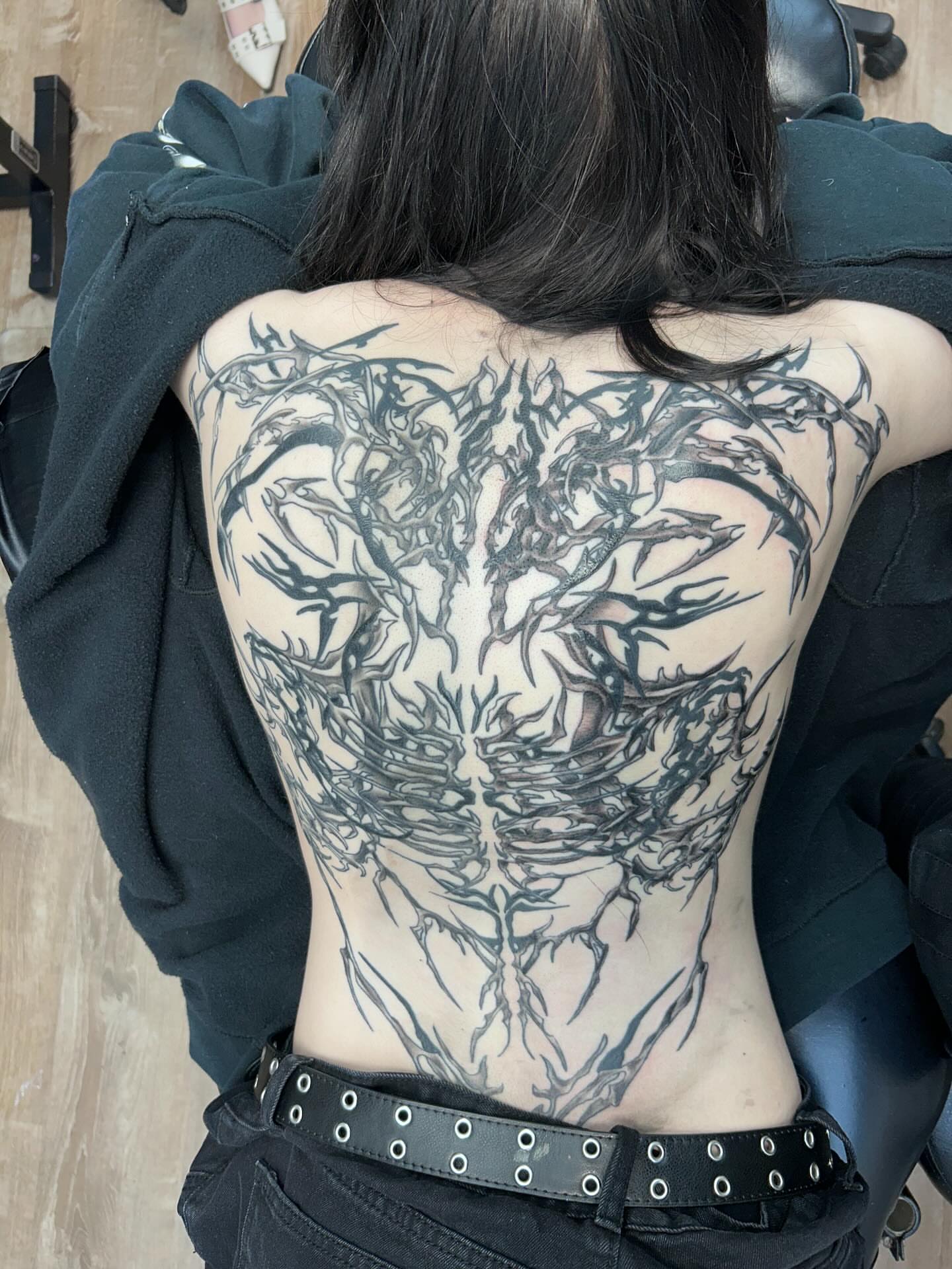 Spine tattoo black and grey tattoo on the back by Ricardo (RJ)