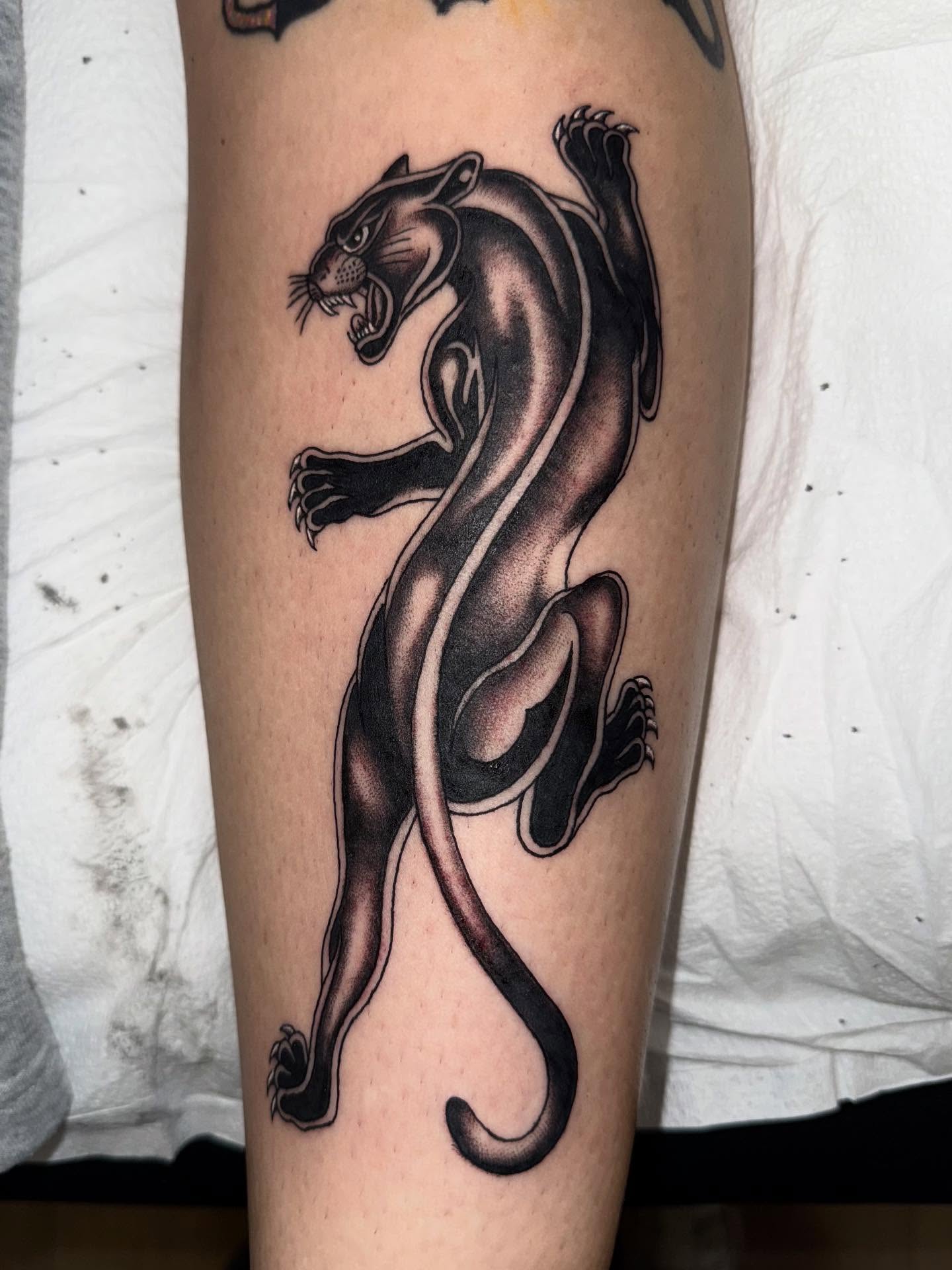 Panther black and grey tattoo on the leg by Laurito
