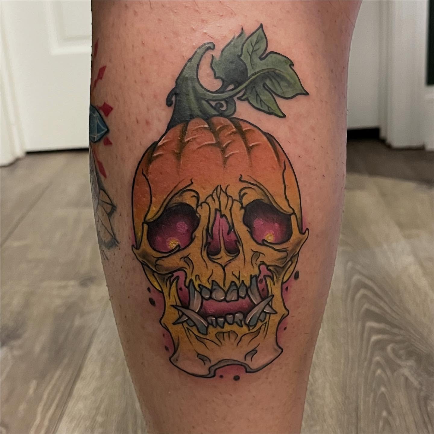 Skull American traditional tattoo on the leg by Matthew Gordon