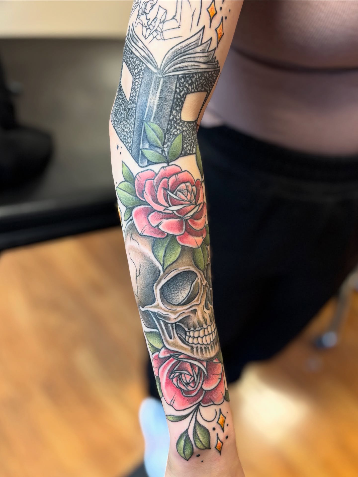 Skull and roses American traditional tattoo on the forearm by Dee - MA Tattoo Artist, Concord, Massachusetts