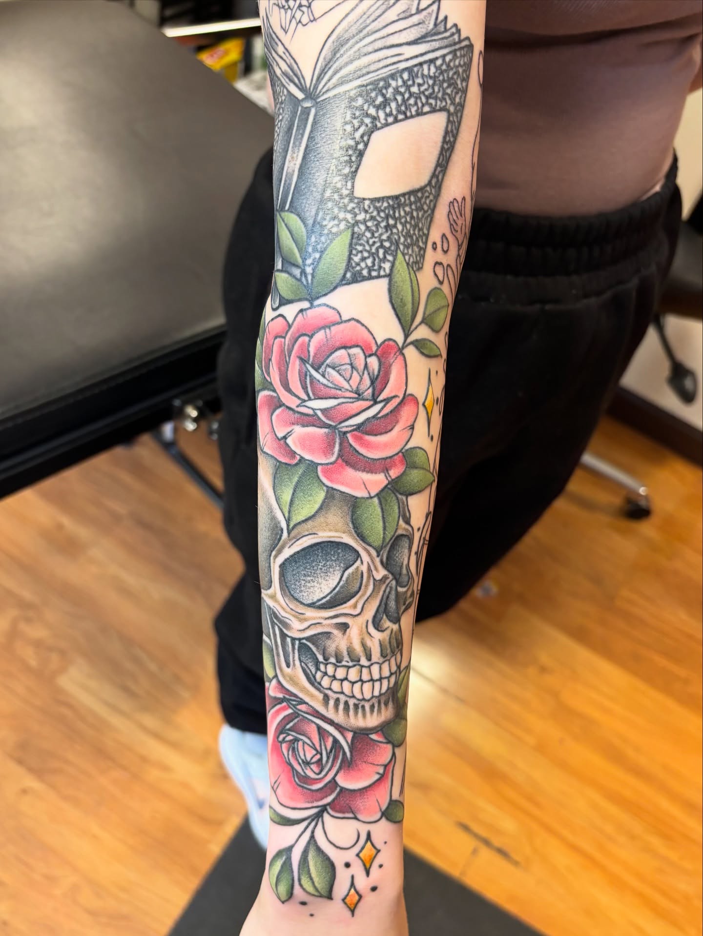 Skull and roses American traditional tattoo on the forearm by Dee - MA Tattoo Artist, Concord, Massachusetts