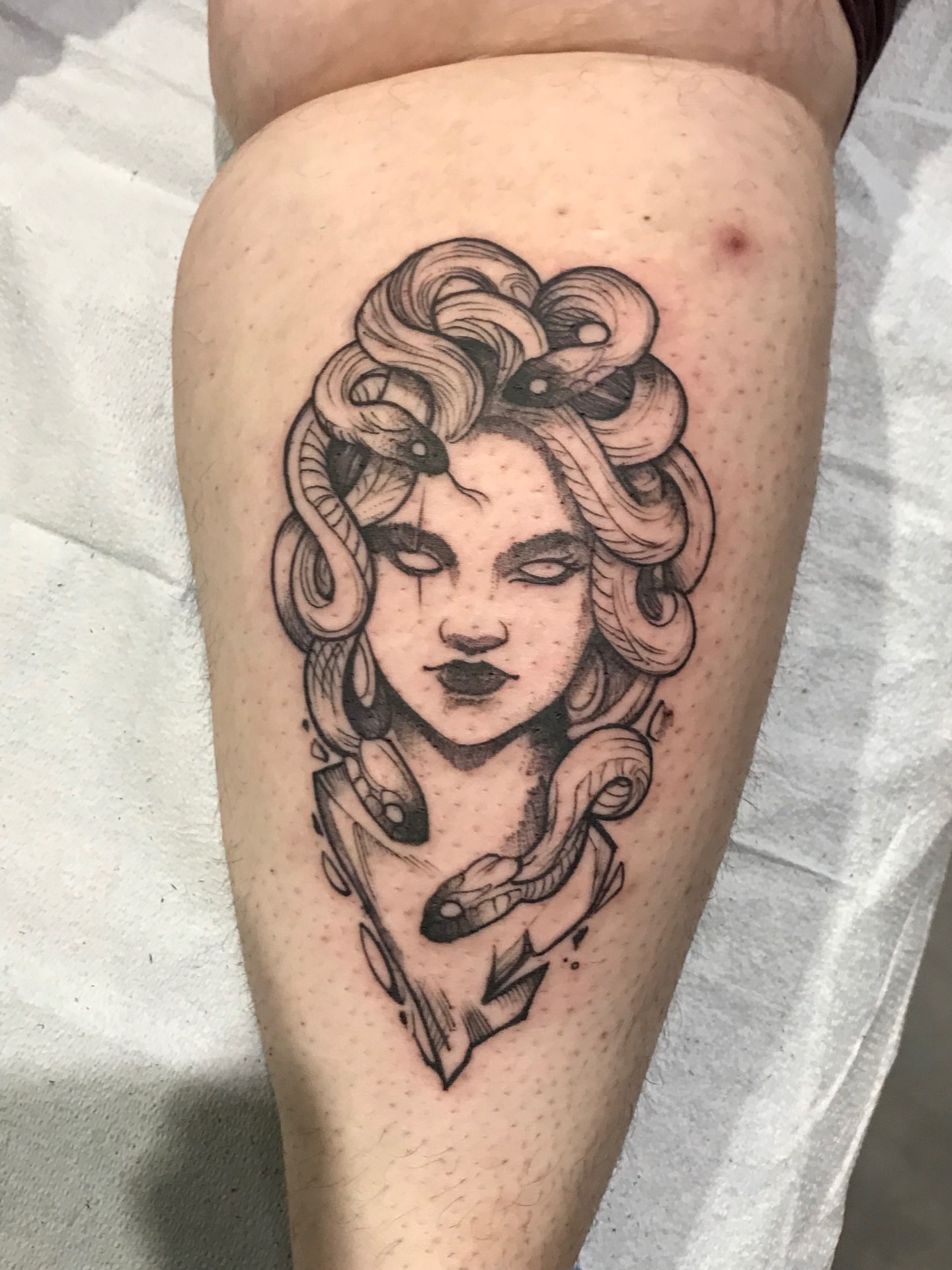 Tattoo by @gordochilitotattoos — black_and_grey