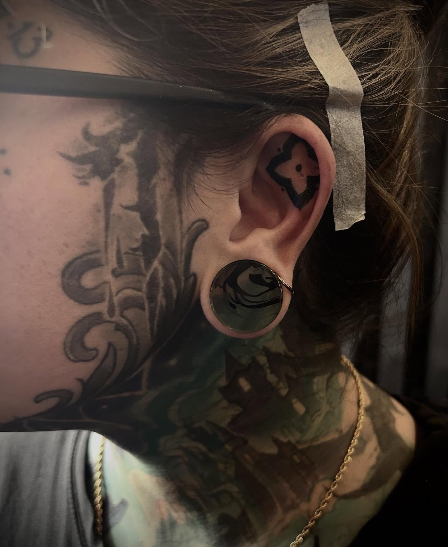 Tattoo by @tolo_tattoos — black_and_grey
