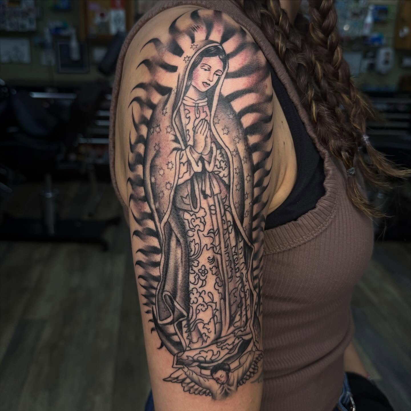 Tattoo by @ceilingham — black_and_grey
