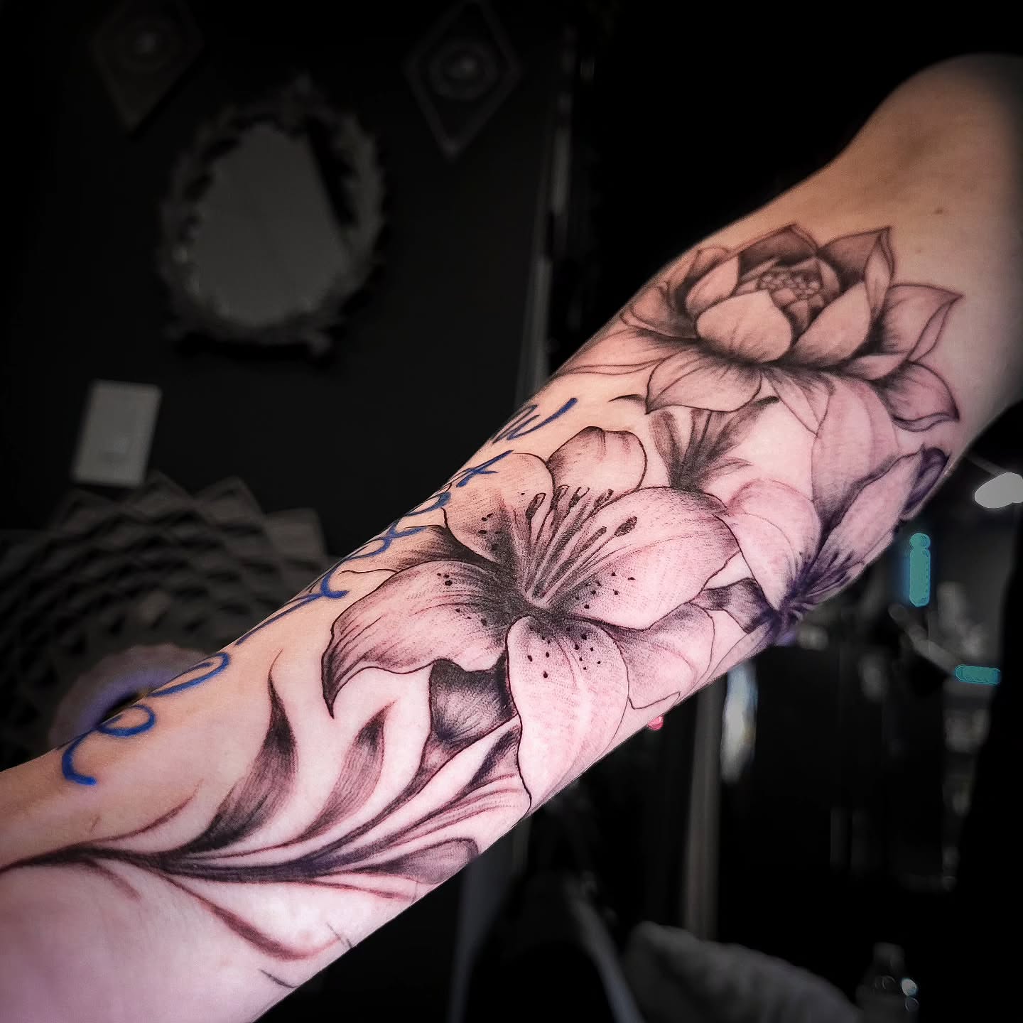 Tattoo by @tatsbyjesse — black_and_grey, realism