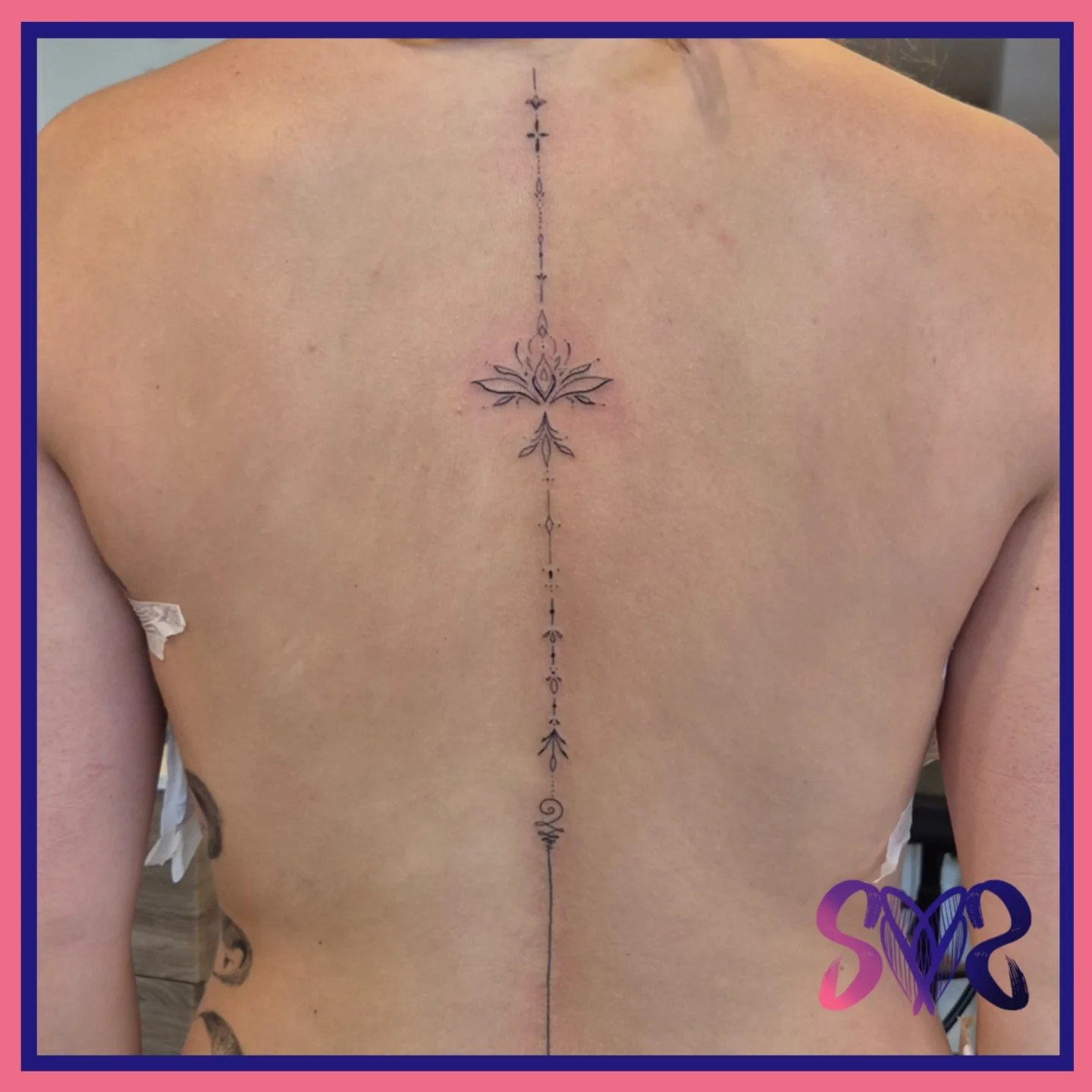 Lotus flower geometric tattoo on the back by Sooz, Tours, Centre-Val de Loire