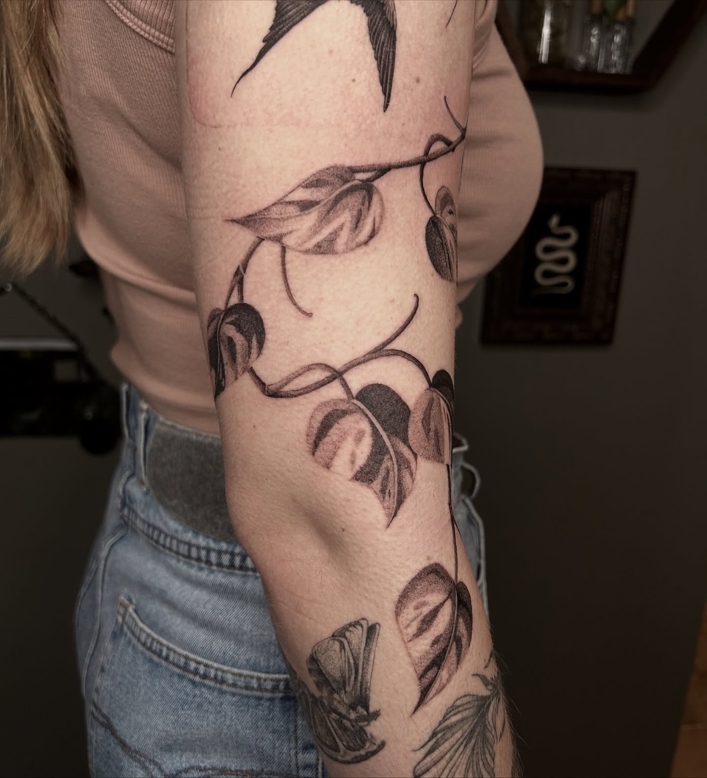 Tattoo by @savmaxtatz โ black_and_grey