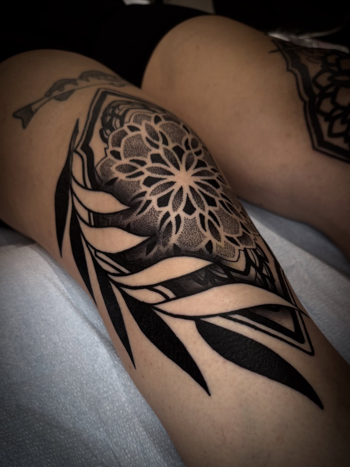 Geometric mandala dotwork tattoo on the thigh by 𝚁 𝚊 𝚢 𝚗 𝚎  ⁜  𝚁 𝚘 𝚓 𝚊 𝚜