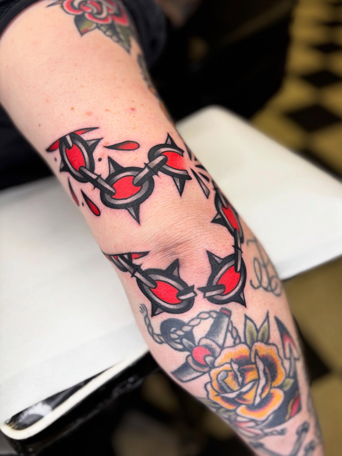 Chain and roses American traditional tattoo on the forearm by Arturo Ledesma