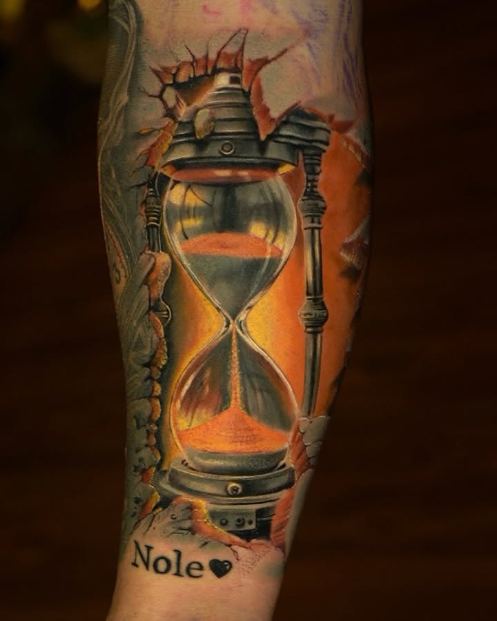 Hourglass realism tattoo on the forearm by Davier Del Castillo